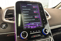 valkoinen Renault Espace 2017 kuva 25.