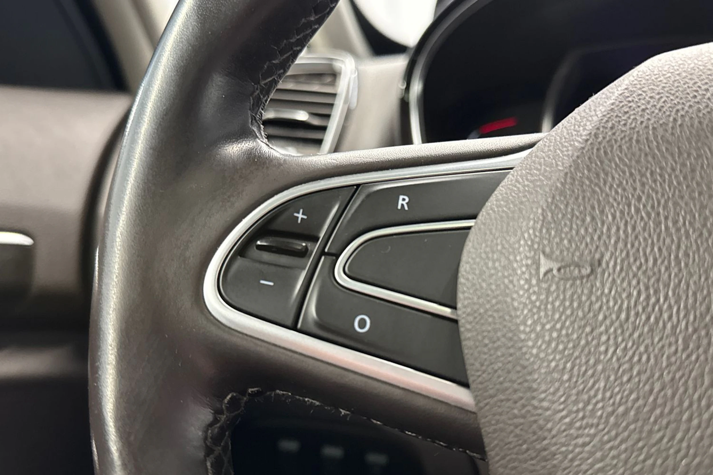 valkoinen Renault Espace 2017 kuva 28.