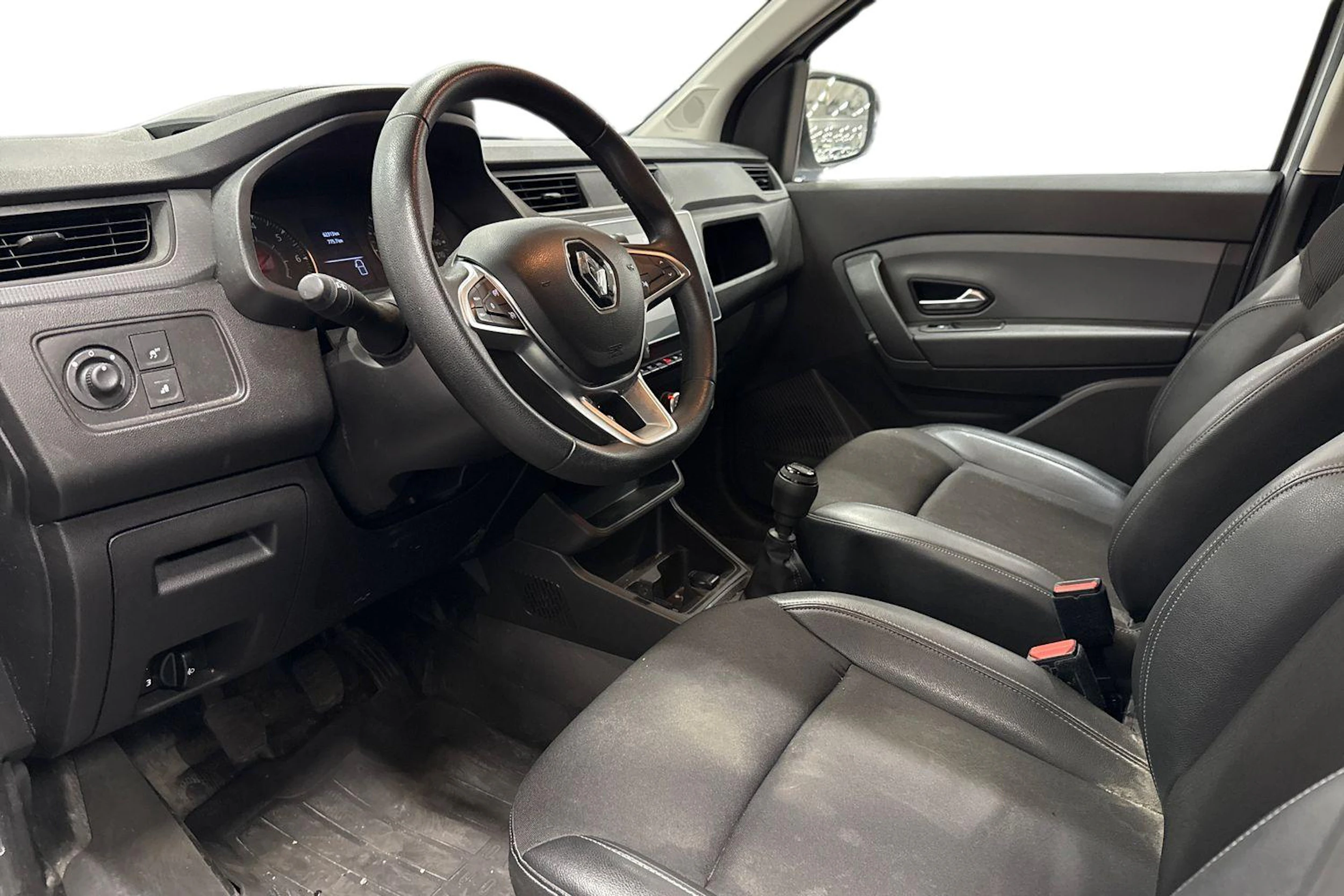 valkoinen Renault Express 2022 kuva 3.