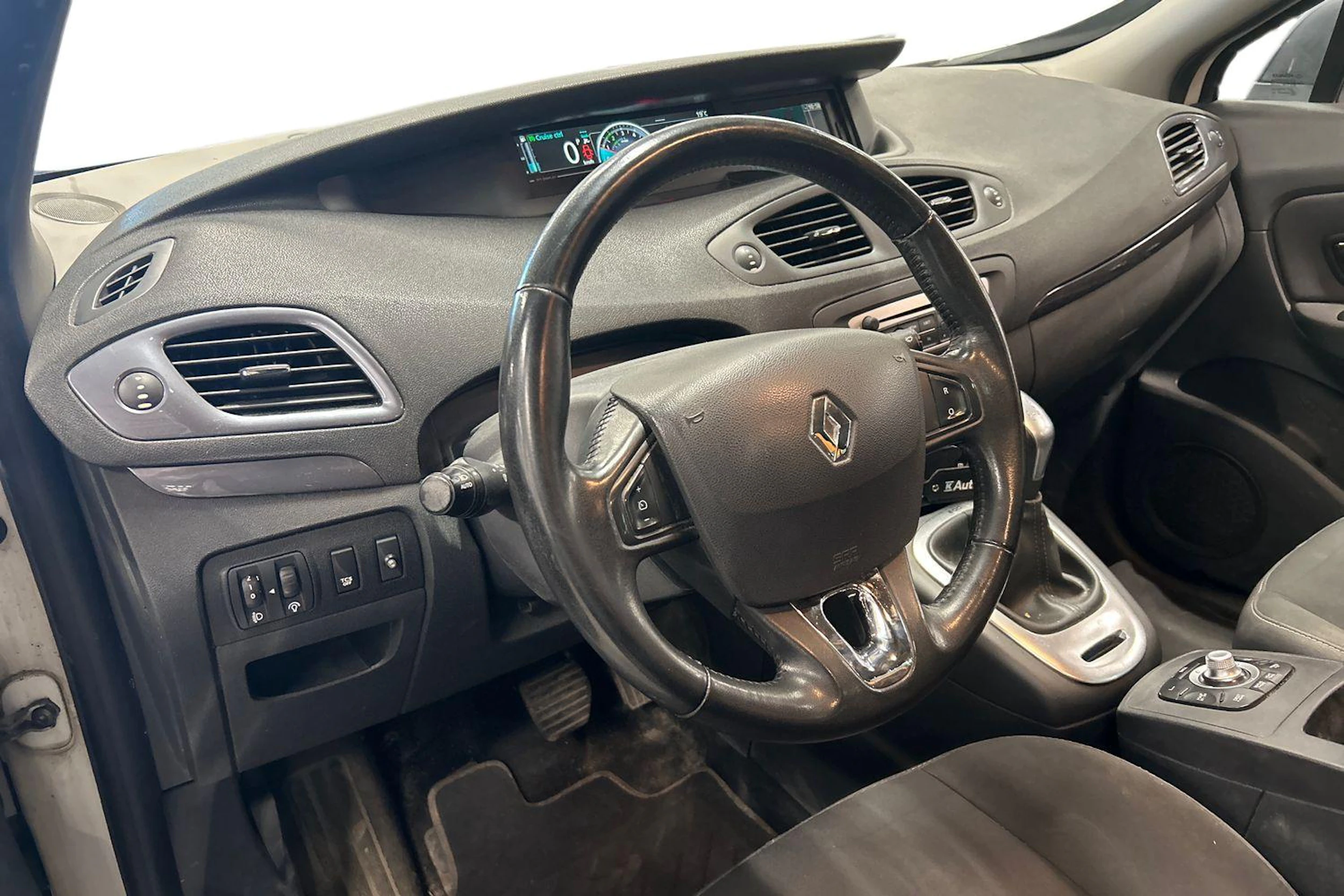 valkoinen Renault Grand Scenic 2016 kuva 6.