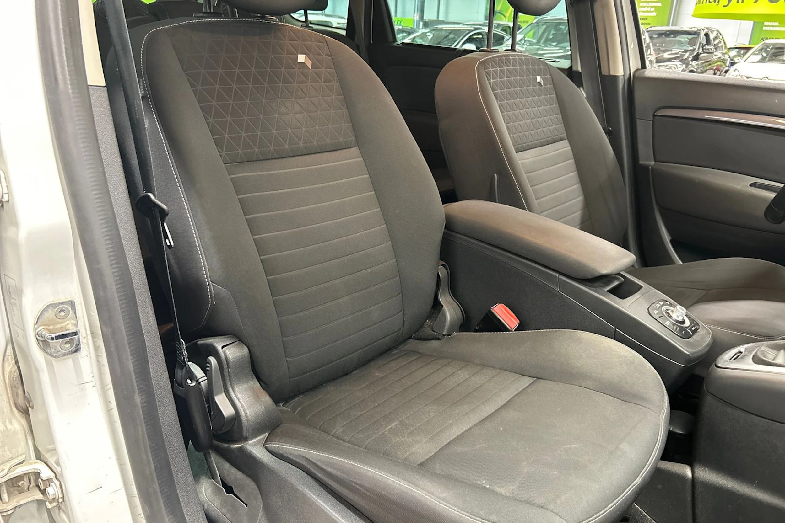 valkoinen Renault Grand Scenic 2016 kuva 11.