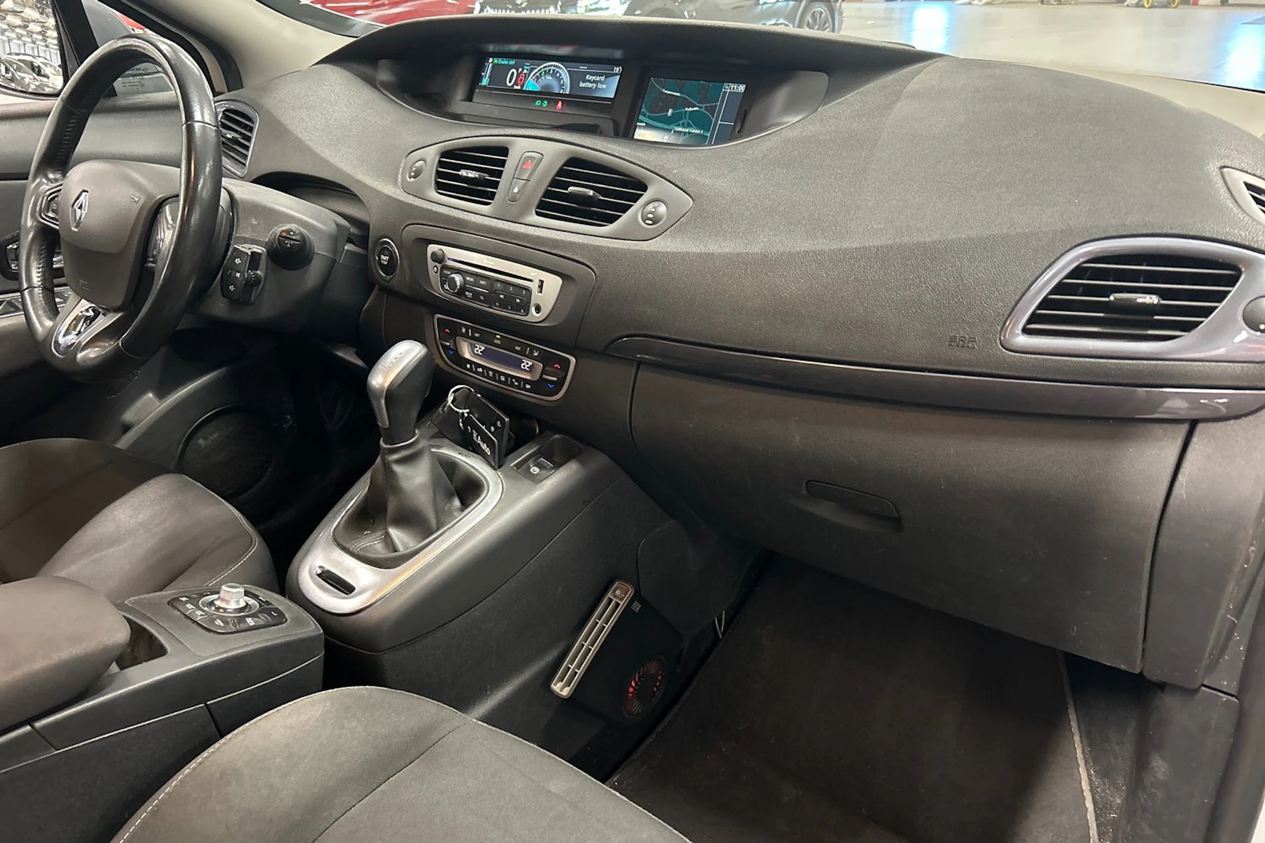 valkoinen Renault Grand Scenic 2016 kuva 12.