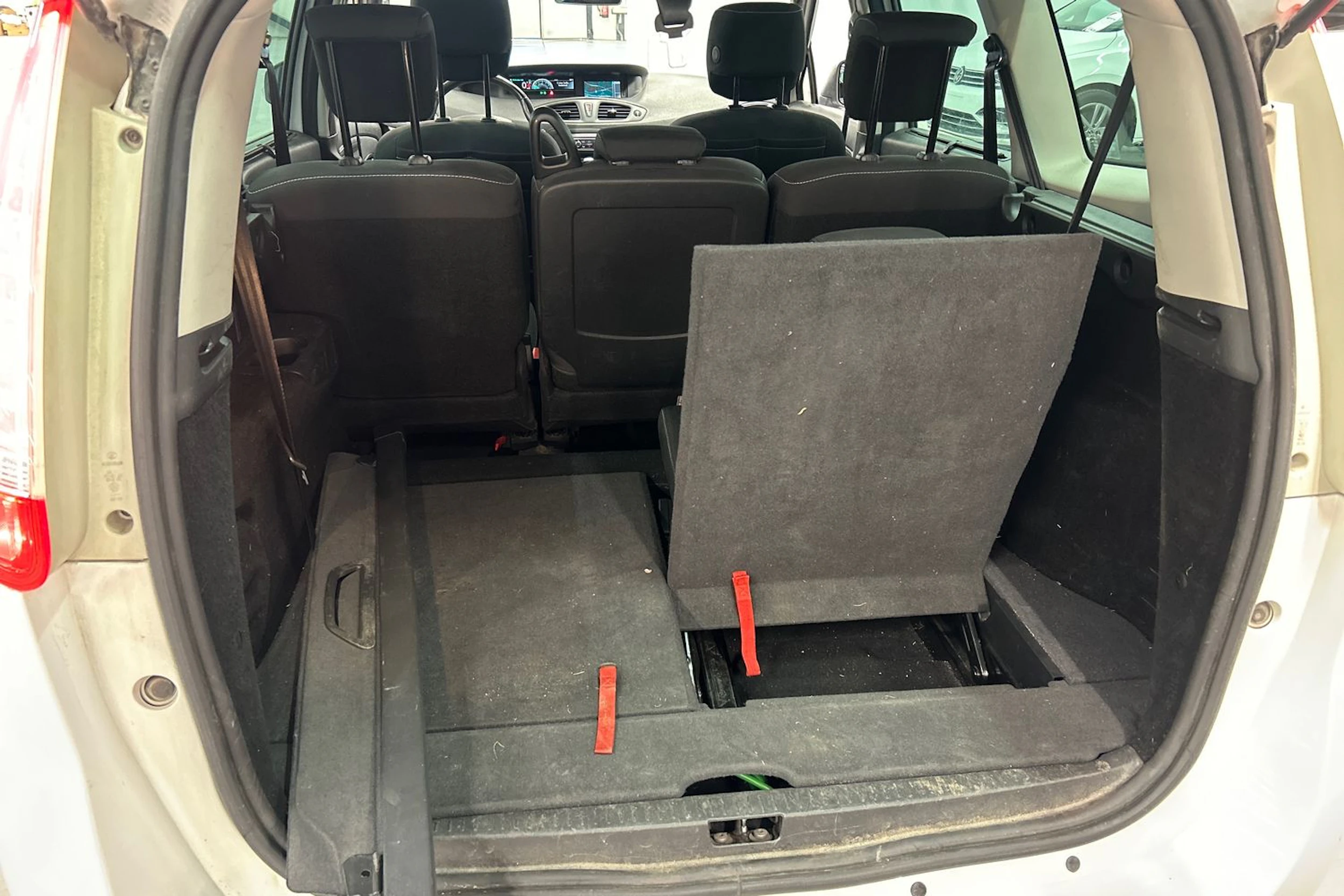 valkoinen Renault Grand Scenic 2016 kuva 15.