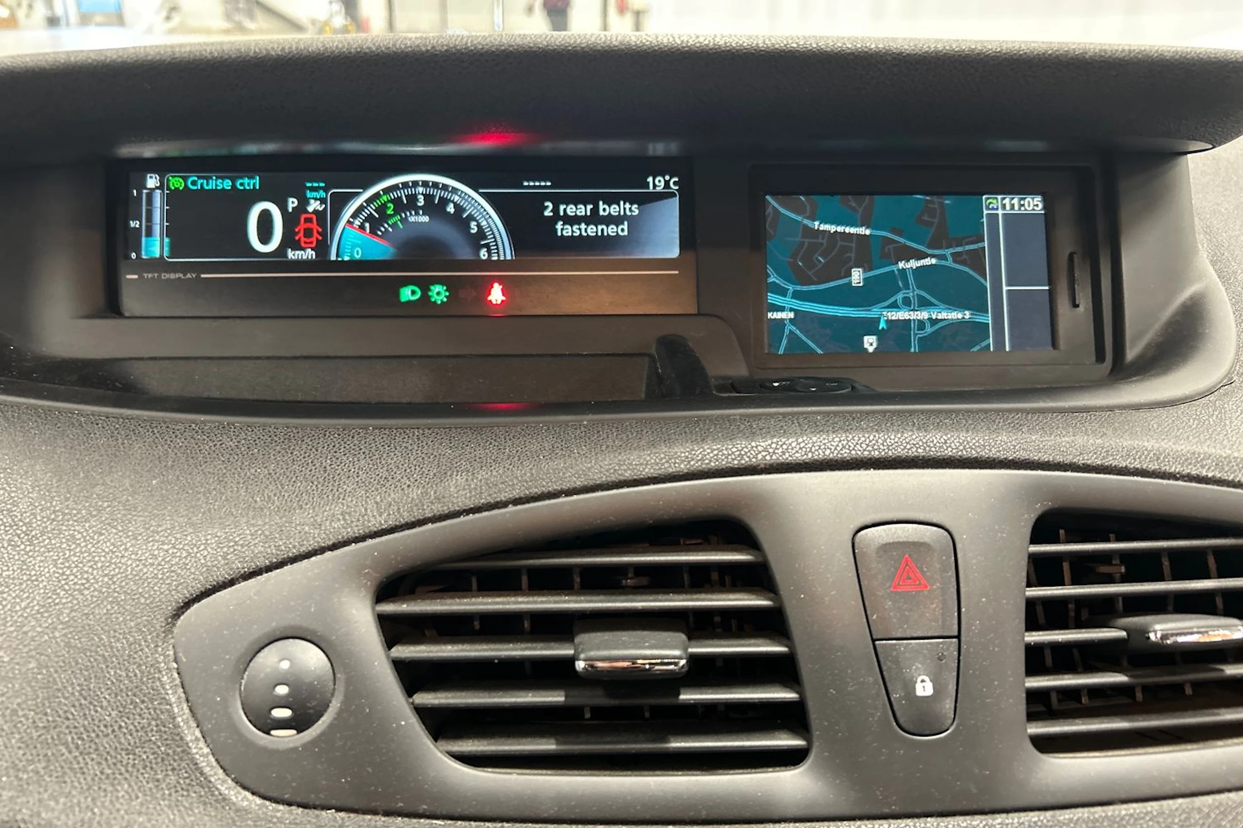 valkoinen Renault Grand Scenic 2016 kuva 17.