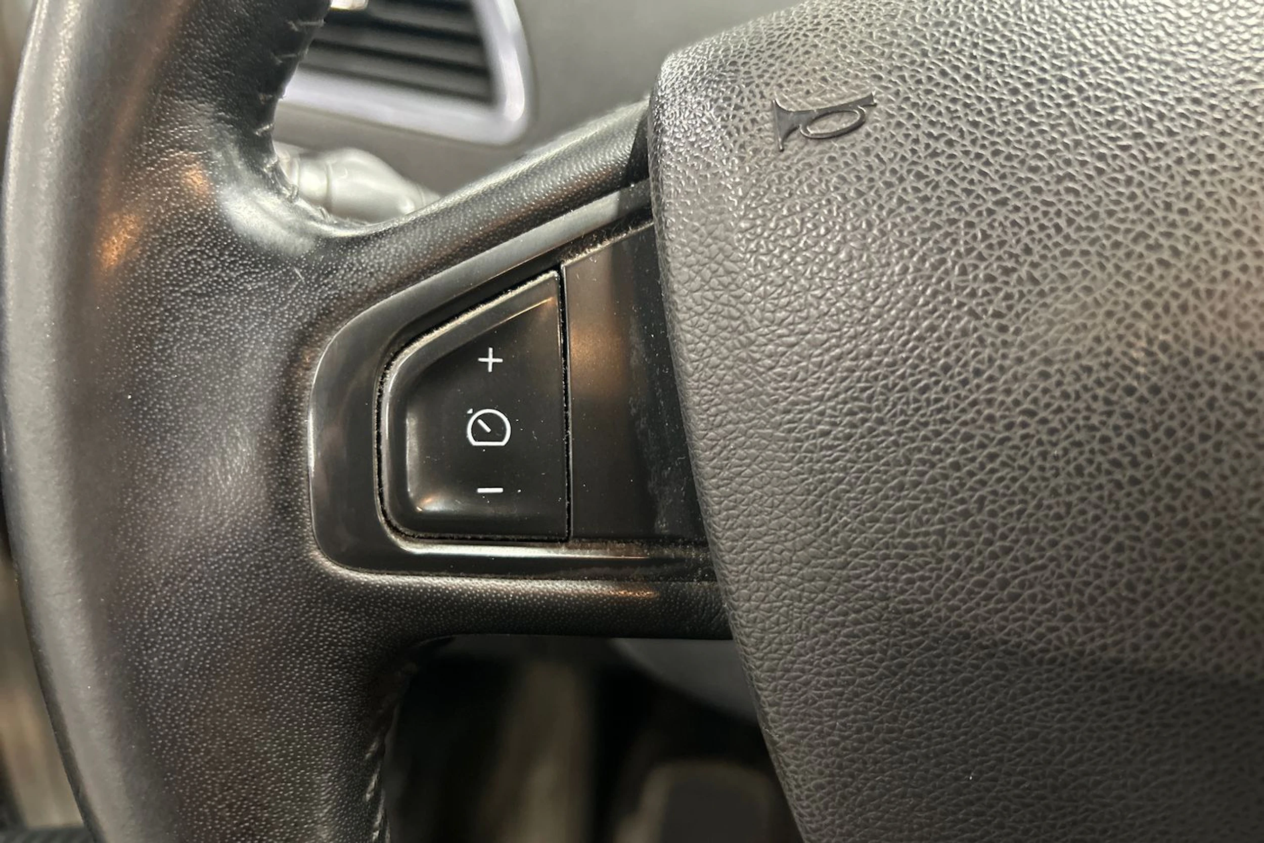 valkoinen Renault Grand Scenic 2016 kuva 19.