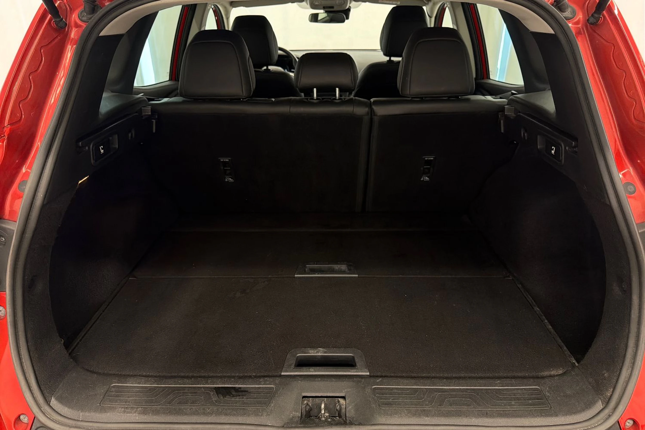 punainen Renault Kadjar 2016 kuva 13.