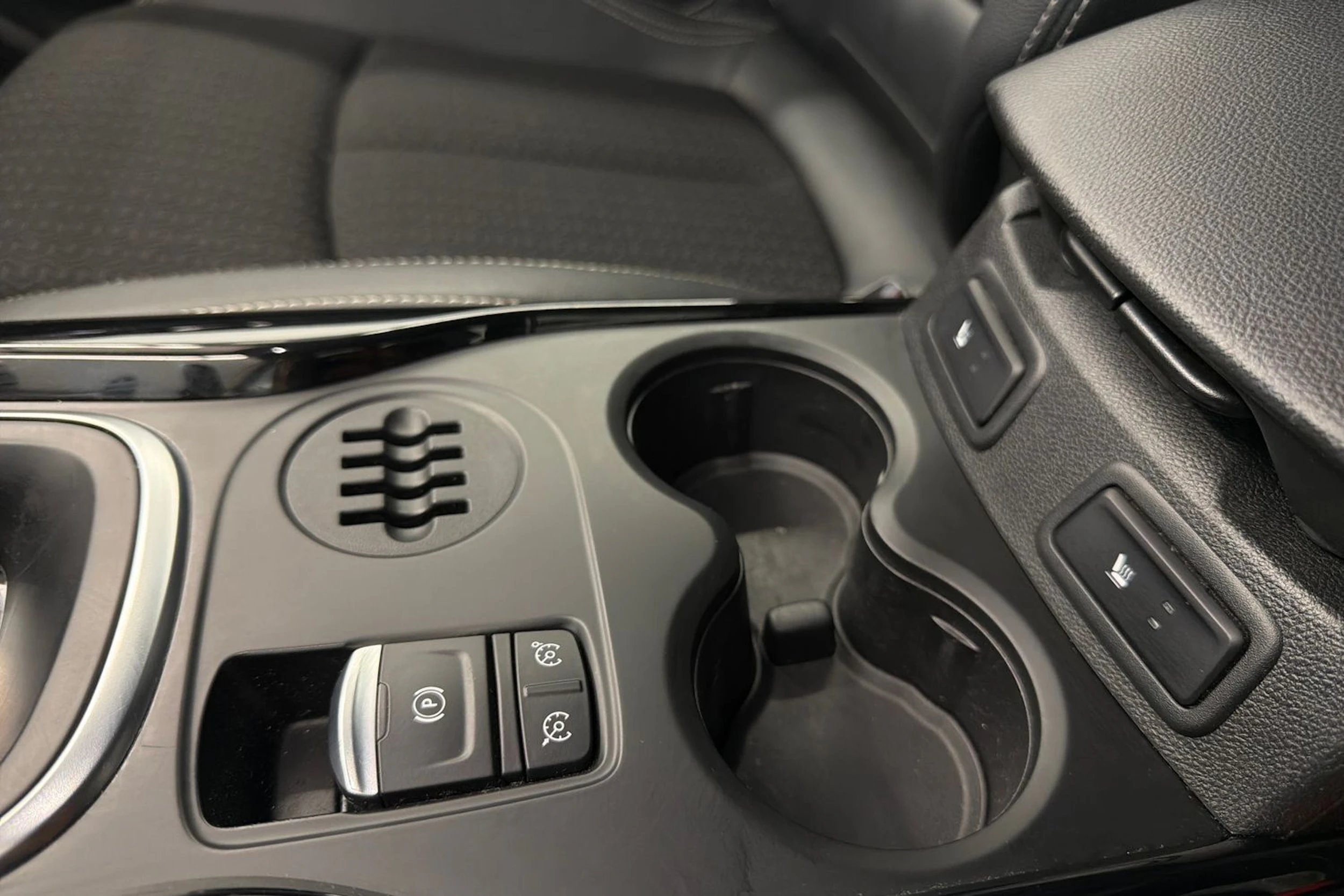 punainen Renault Kadjar 2016 kuva 19.