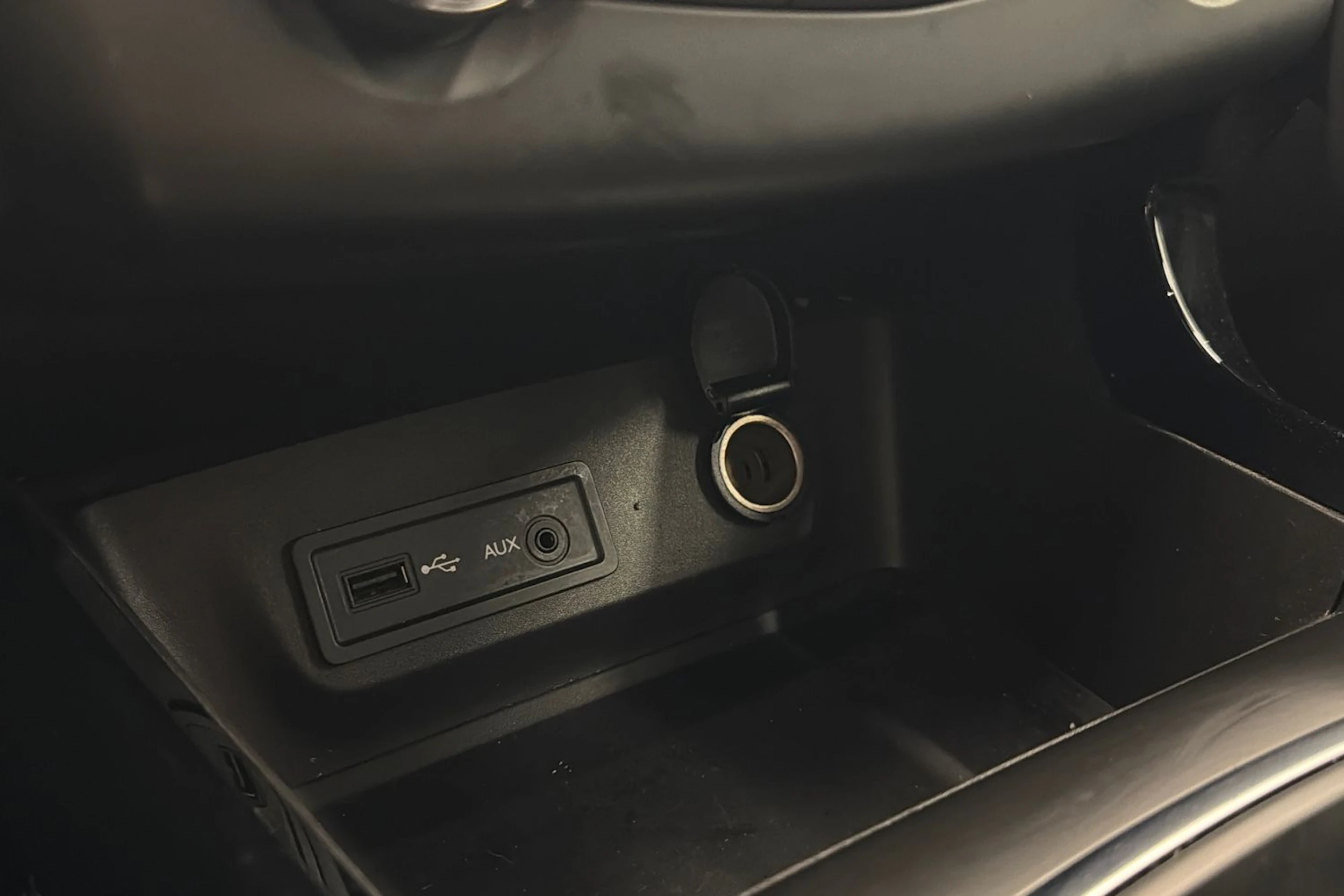 punainen Renault Kadjar 2016 kuva 21.
