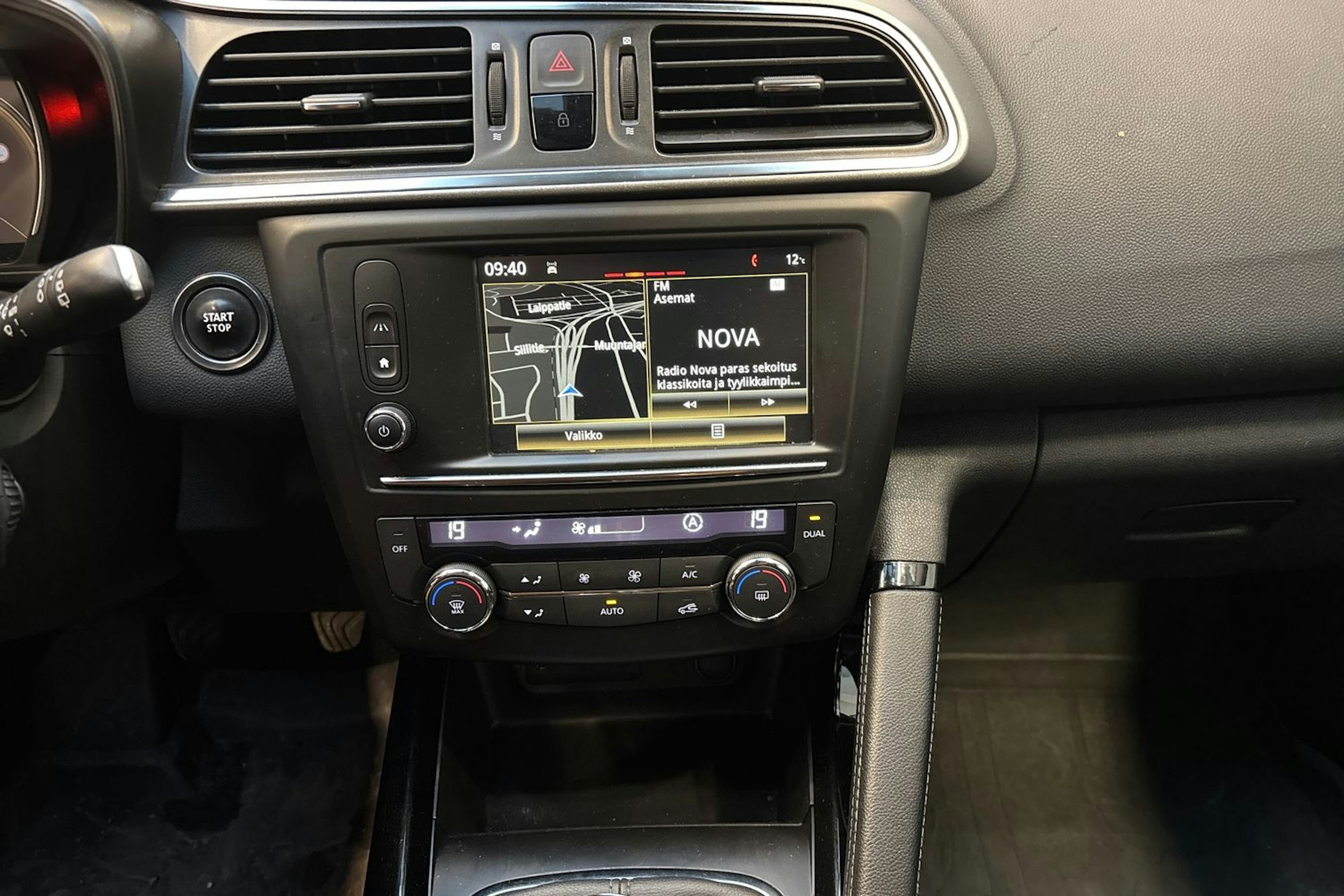 musta Renault Kadjar 2016 kuva 17.