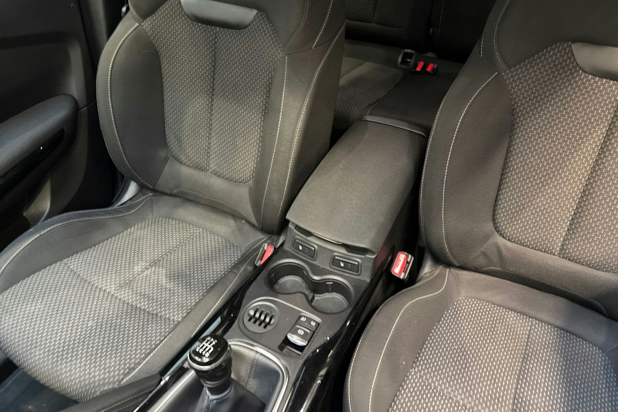 musta Renault Kadjar 2016 kuva 18.