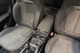 musta Renault Kadjar 2016 kuva 18.