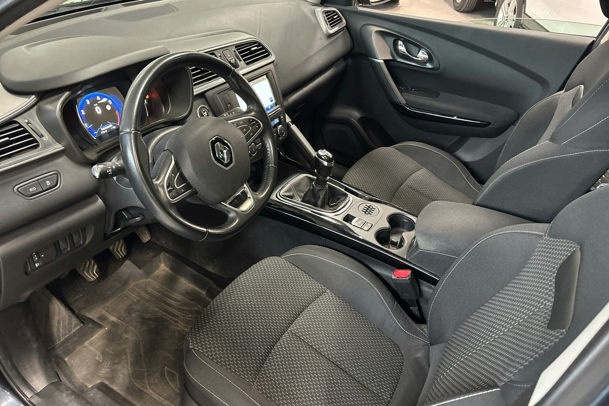 Harmaa Renault Kadjar 2016 kuva 3.