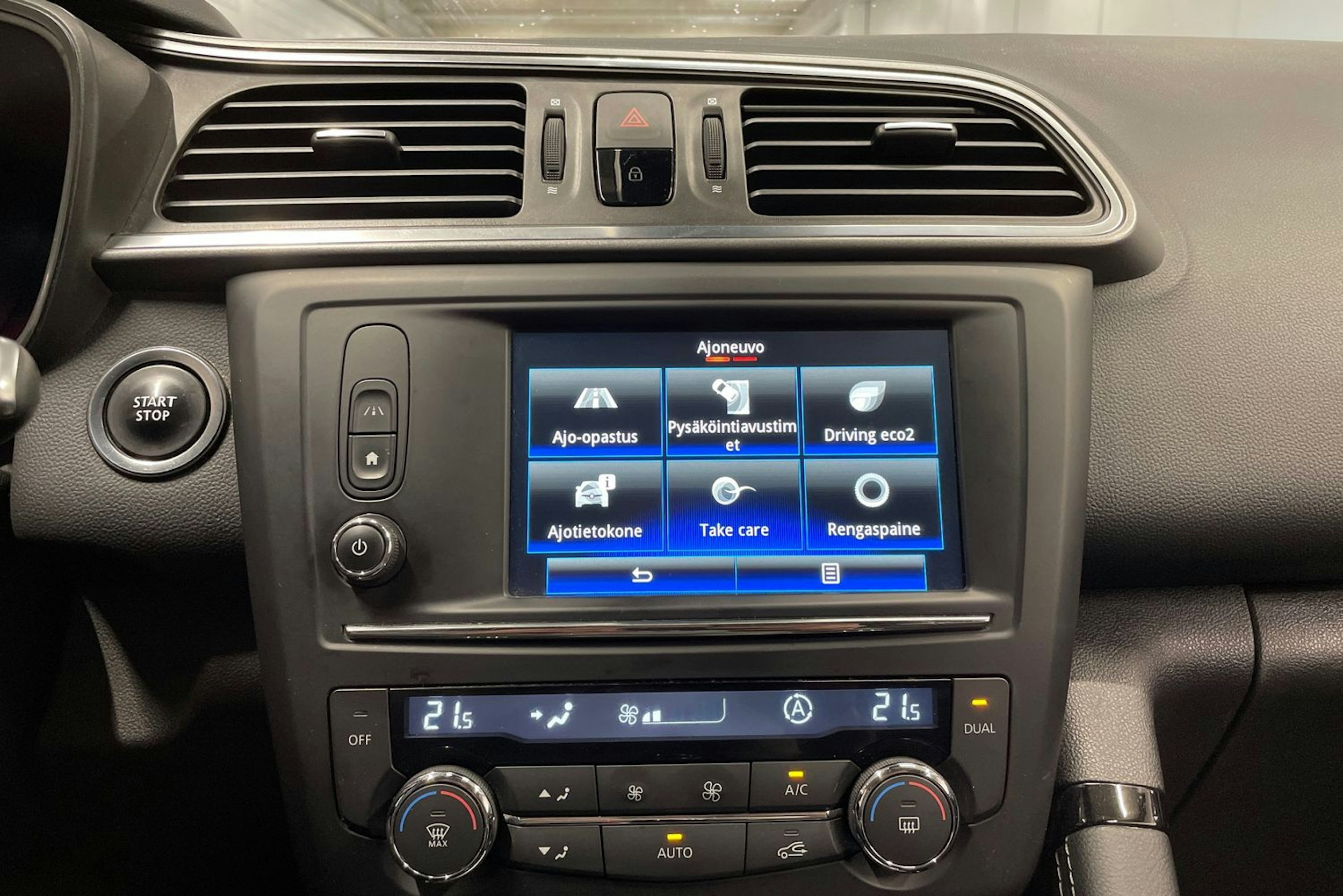 Harmaa Renault Kadjar 2016 kuva 18.
