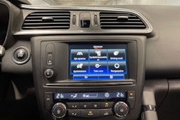 Harmaa Renault Kadjar 2016 kuva 18.