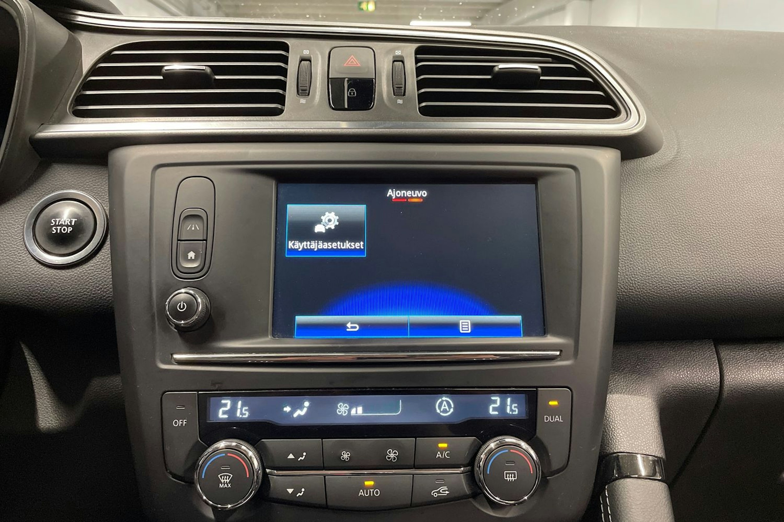 Harmaa Renault Kadjar 2016 kuva 19.