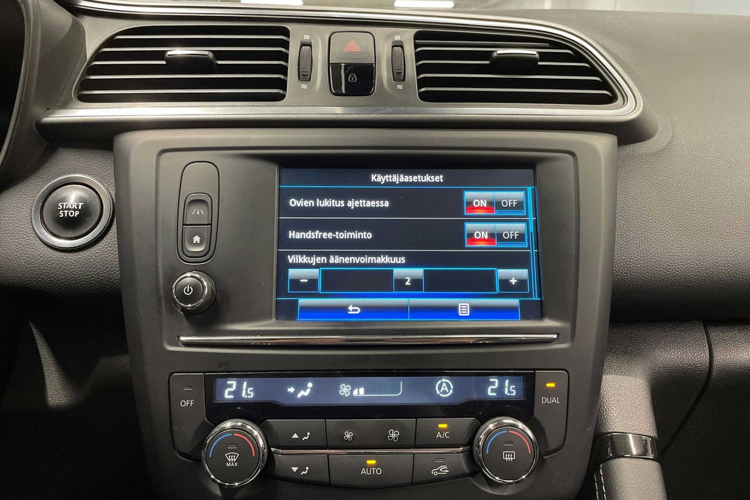 Harmaa Renault Kadjar 2016 kuva 20.