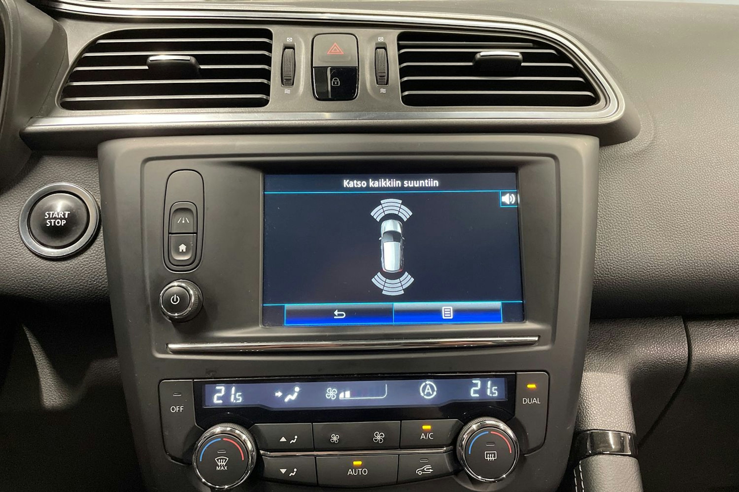Harmaa Renault Kadjar 2016 kuva 21.