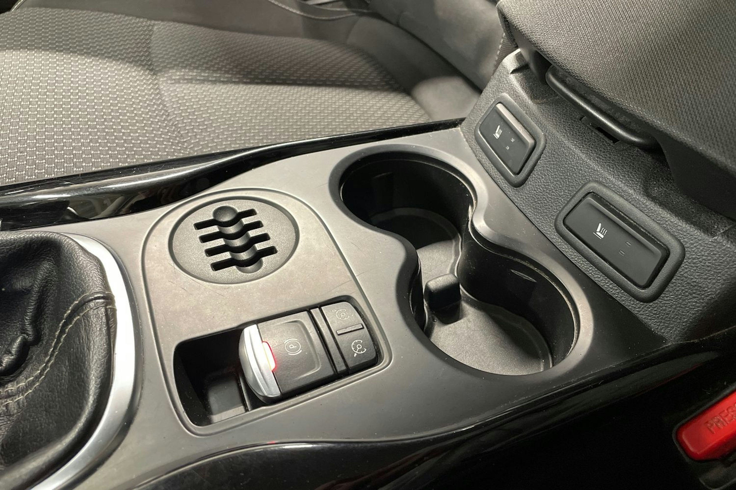 Harmaa Renault Kadjar 2016 kuva 24.