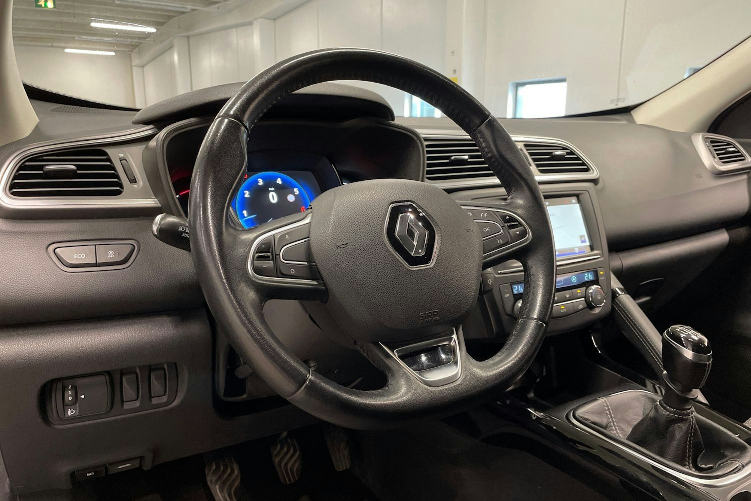 Harmaa Renault Kadjar 2016 kuva 30.