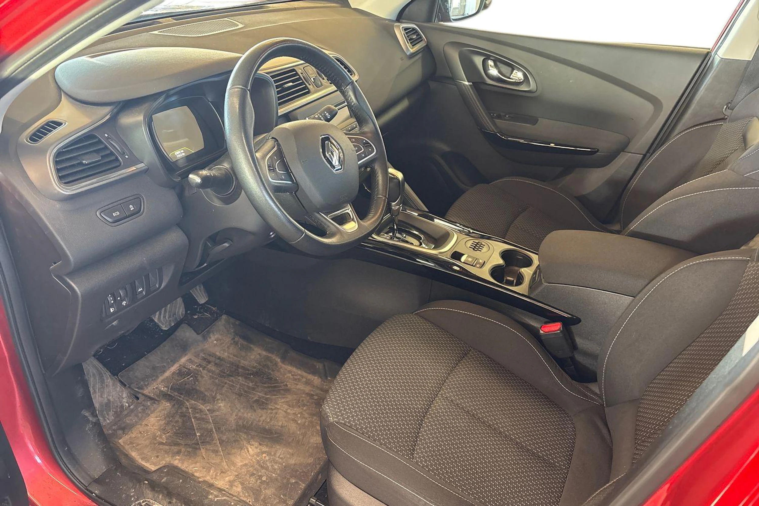 punainen Renault Kadjar 2016 kuva 3.