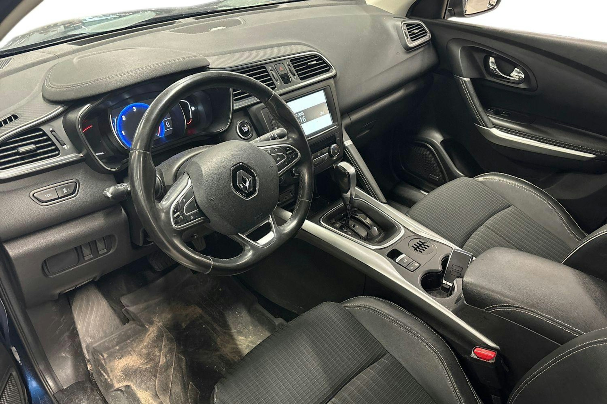 sininen Renault Kadjar 2016 kuva 3.