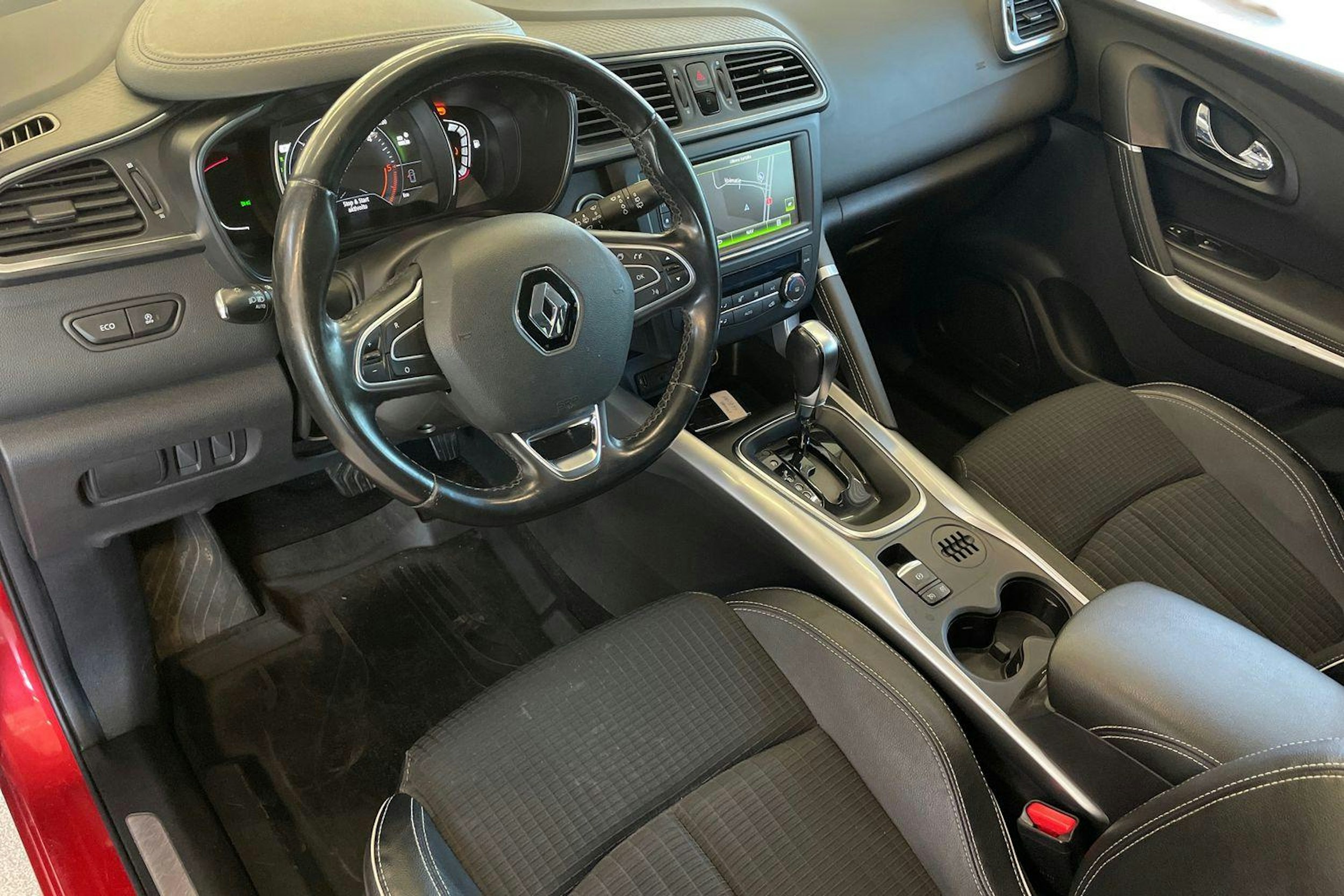 Punainen Renault Kadjar 2017 kuva 7.