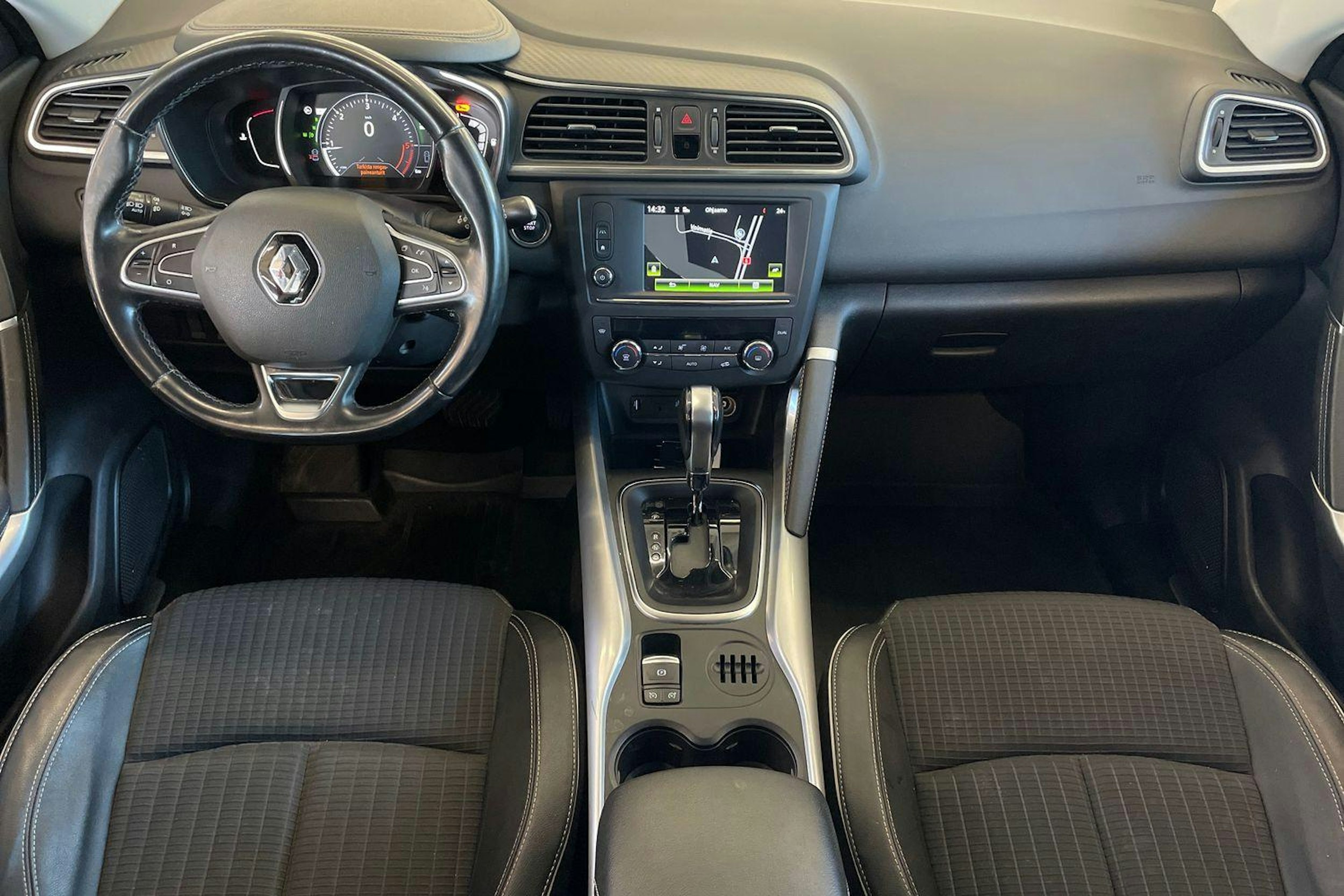 Punainen Renault Kadjar 2017 kuva 9.