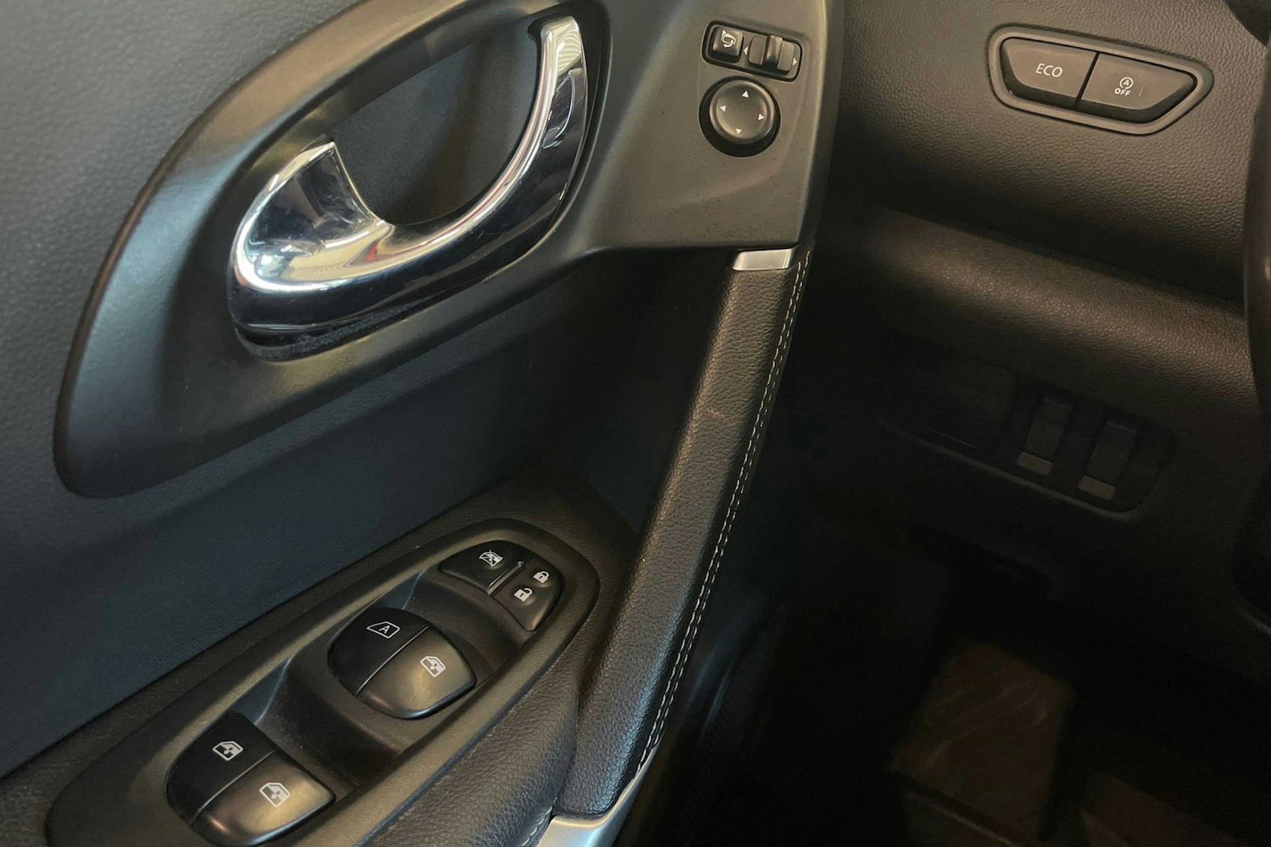 Punainen Renault Kadjar 2017 kuva 19.