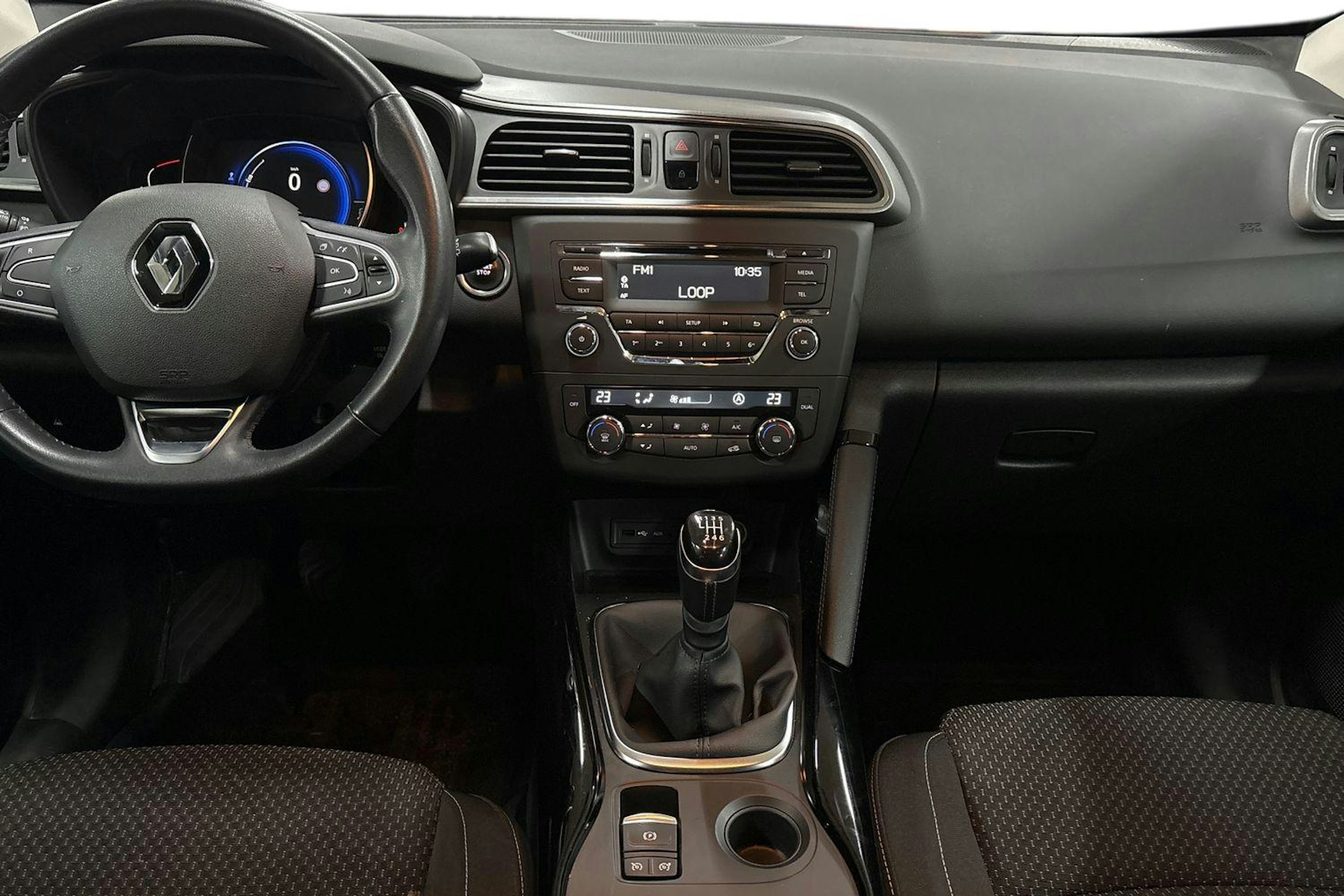 Sininen Renault Kadjar 2017 kuva 9.