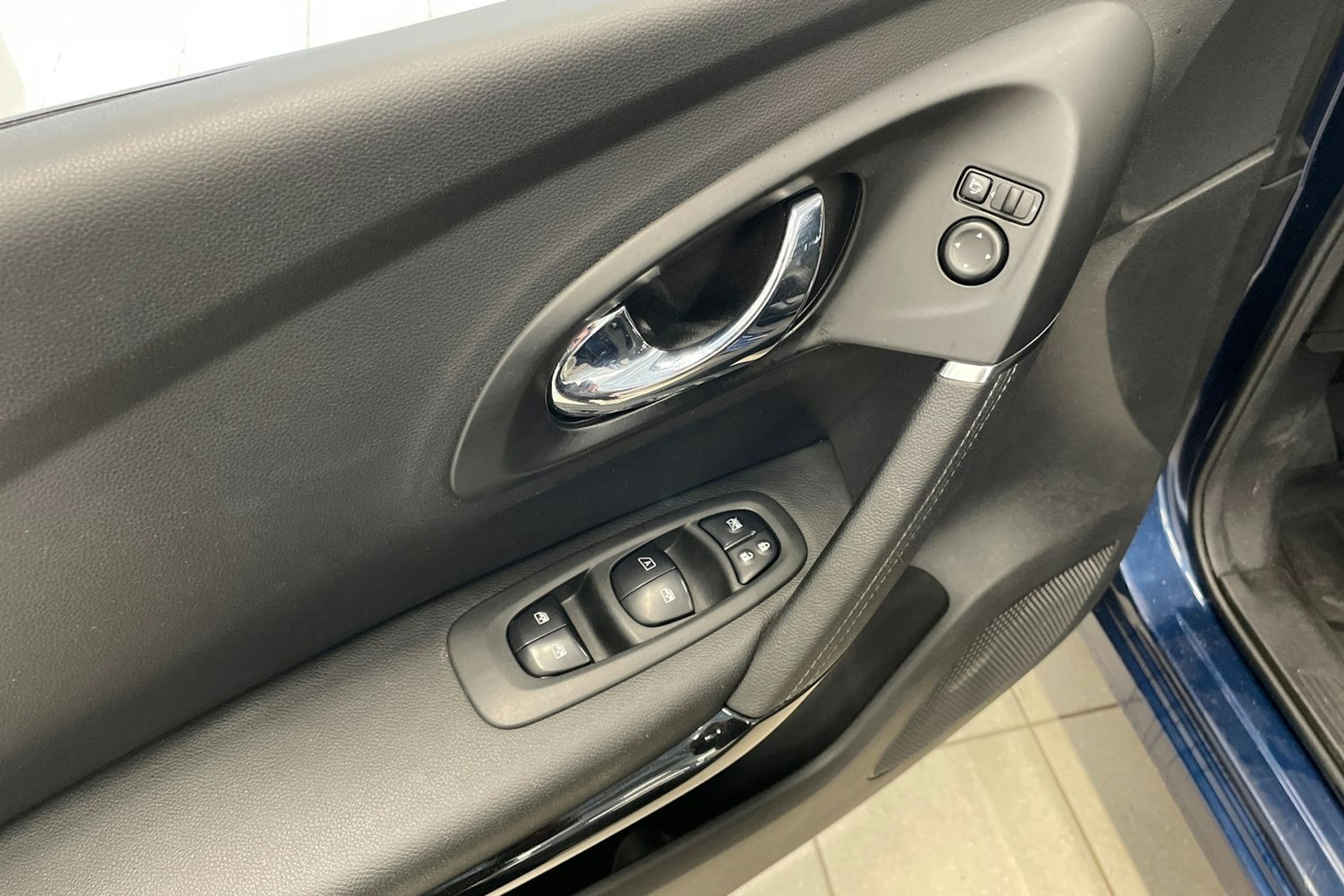 Sininen Renault Kadjar 2017 kuva 16.