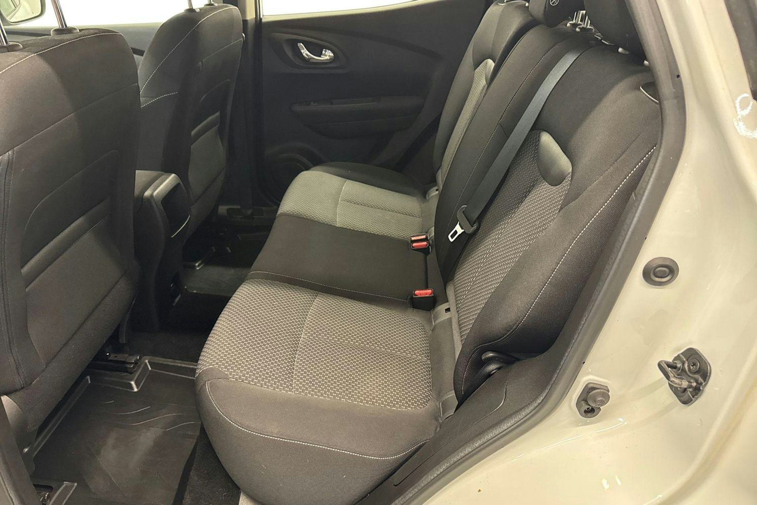 Valkoinen Renault Kadjar 2017 kuva 10.