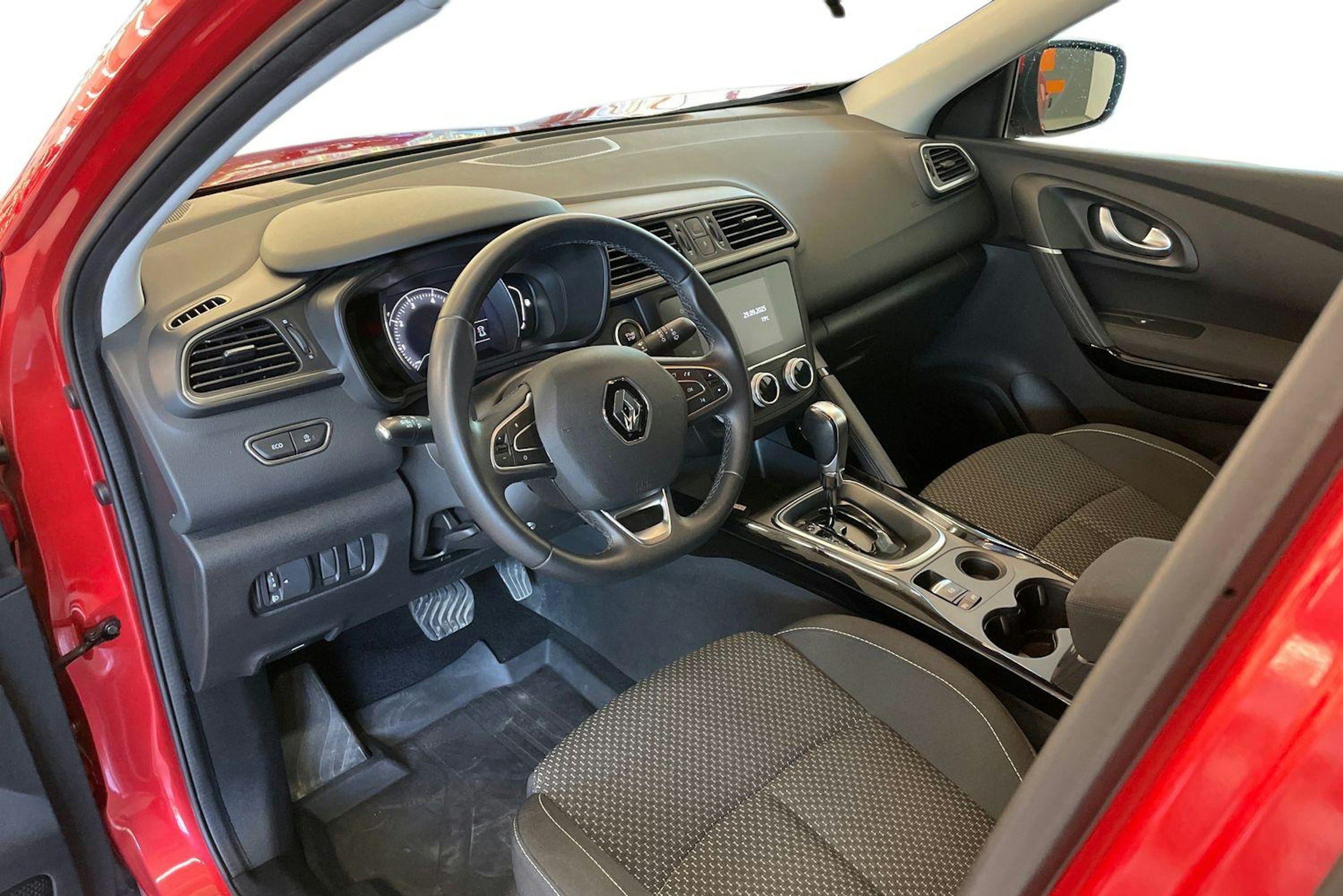punainen Renault Kadjar 2019 kuva 7.