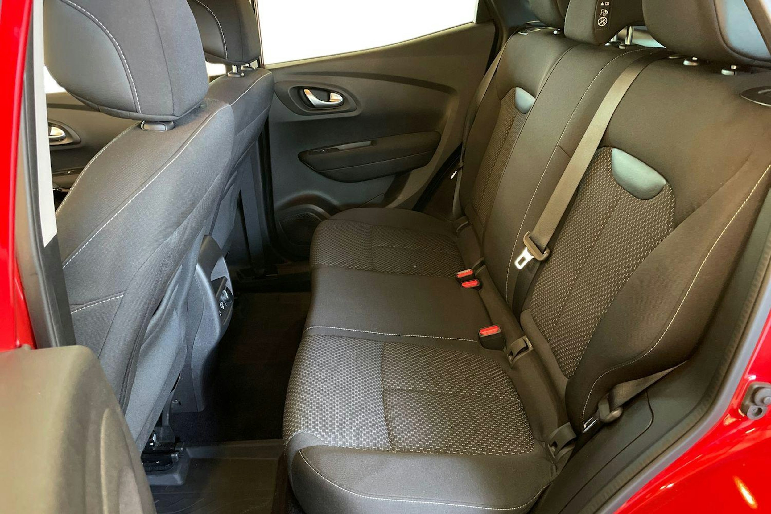 punainen Renault Kadjar 2019 kuva 10.