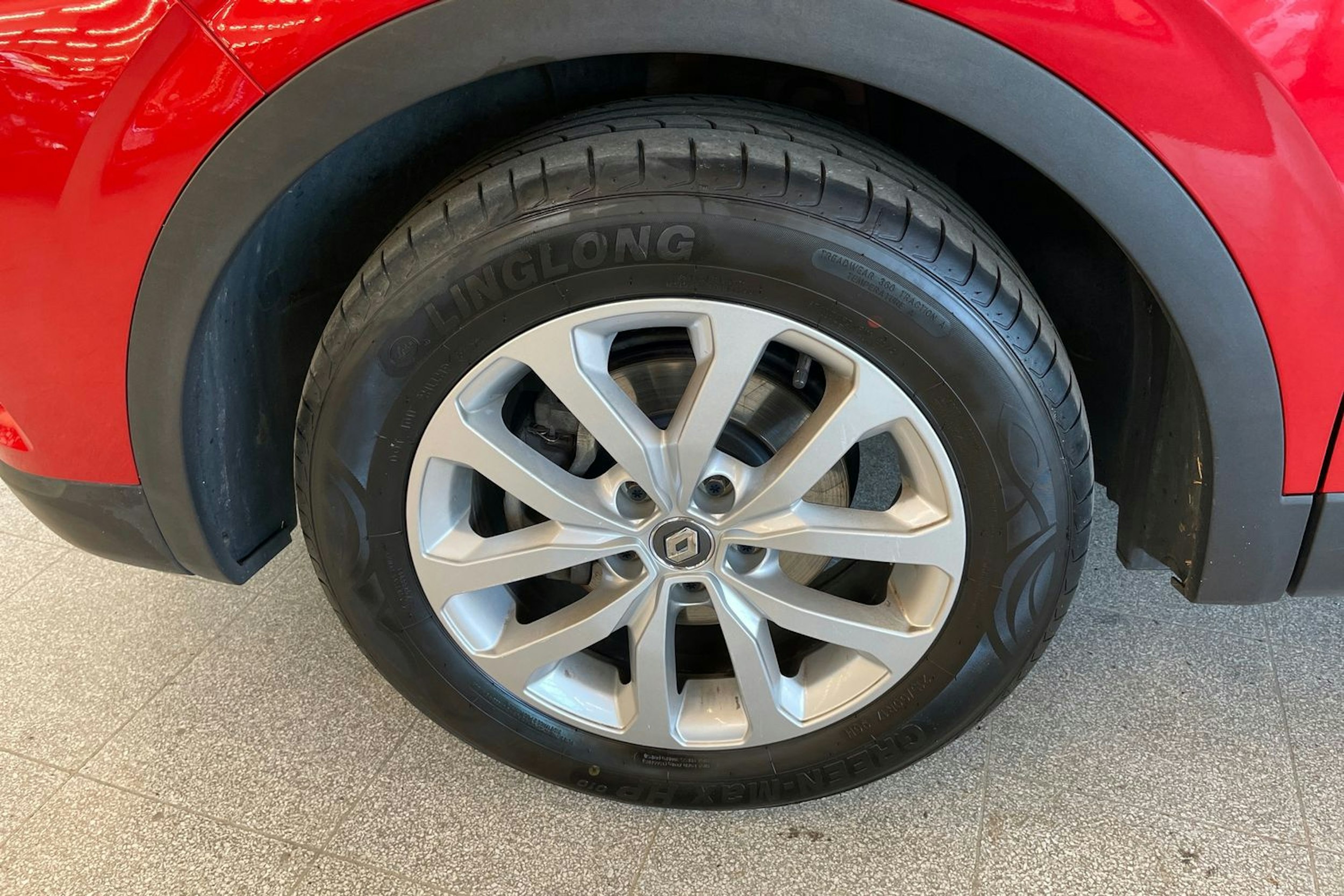 punainen Renault Kadjar 2019 kuva 11.