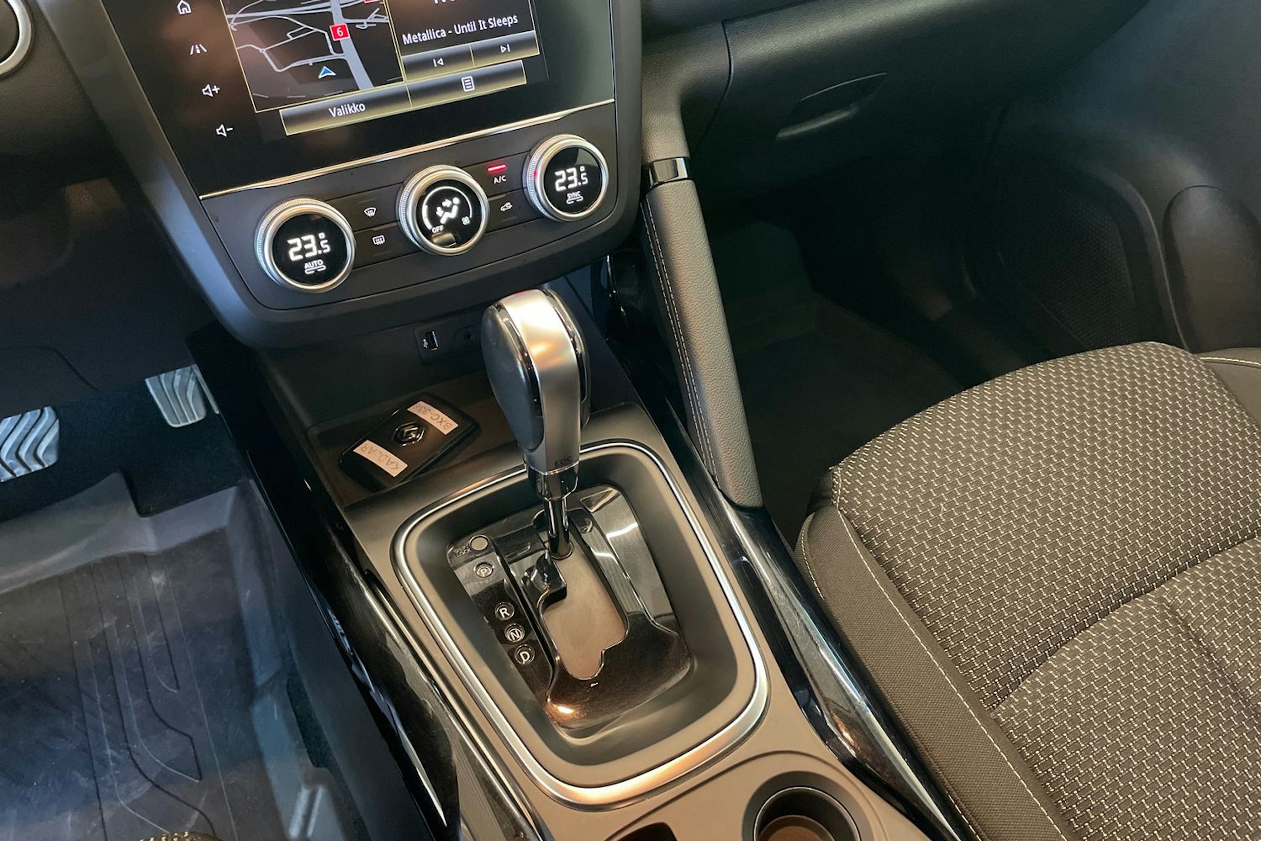 punainen Renault Kadjar 2019 kuva 18.
