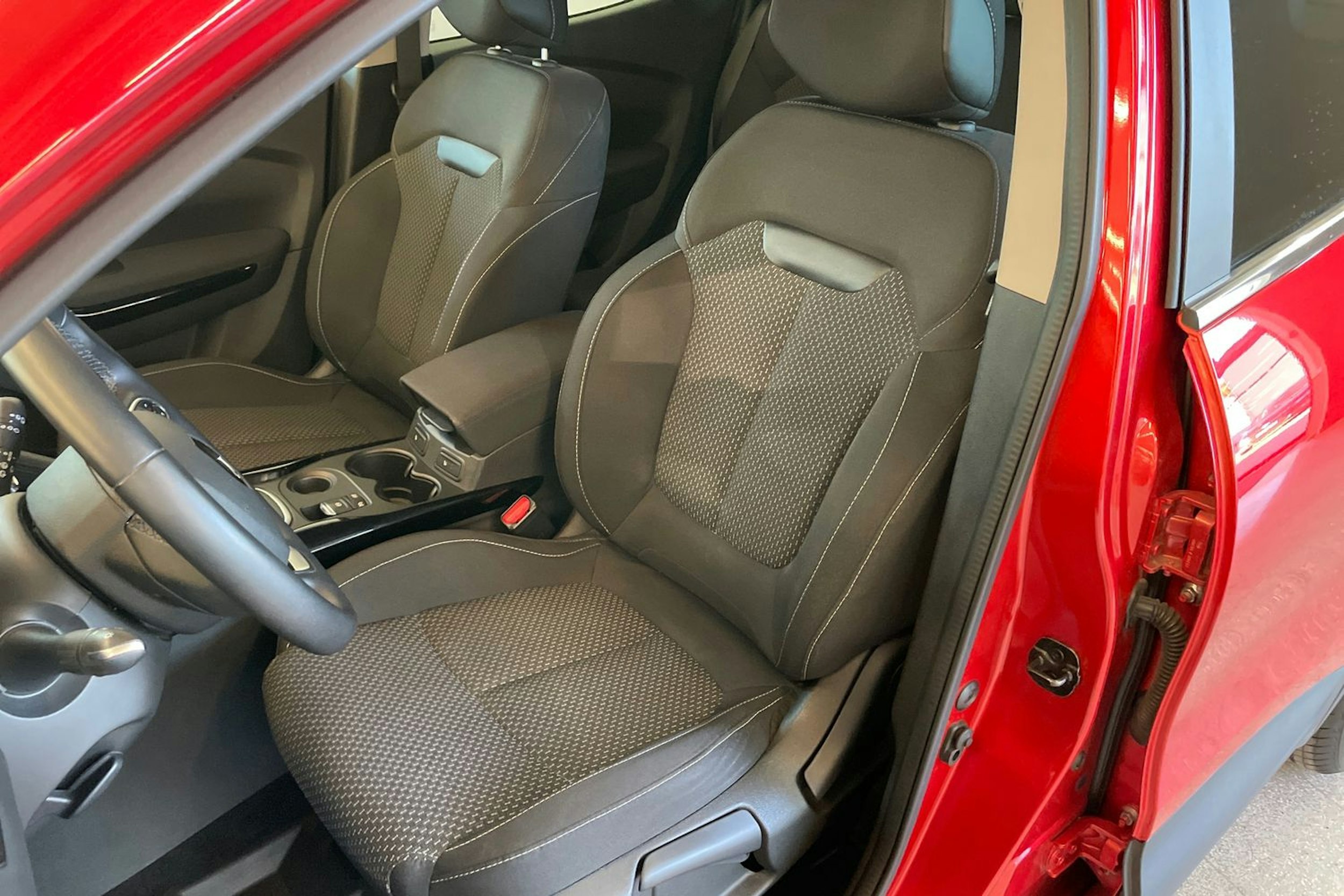 punainen Renault Kadjar 2019 kuva 19.