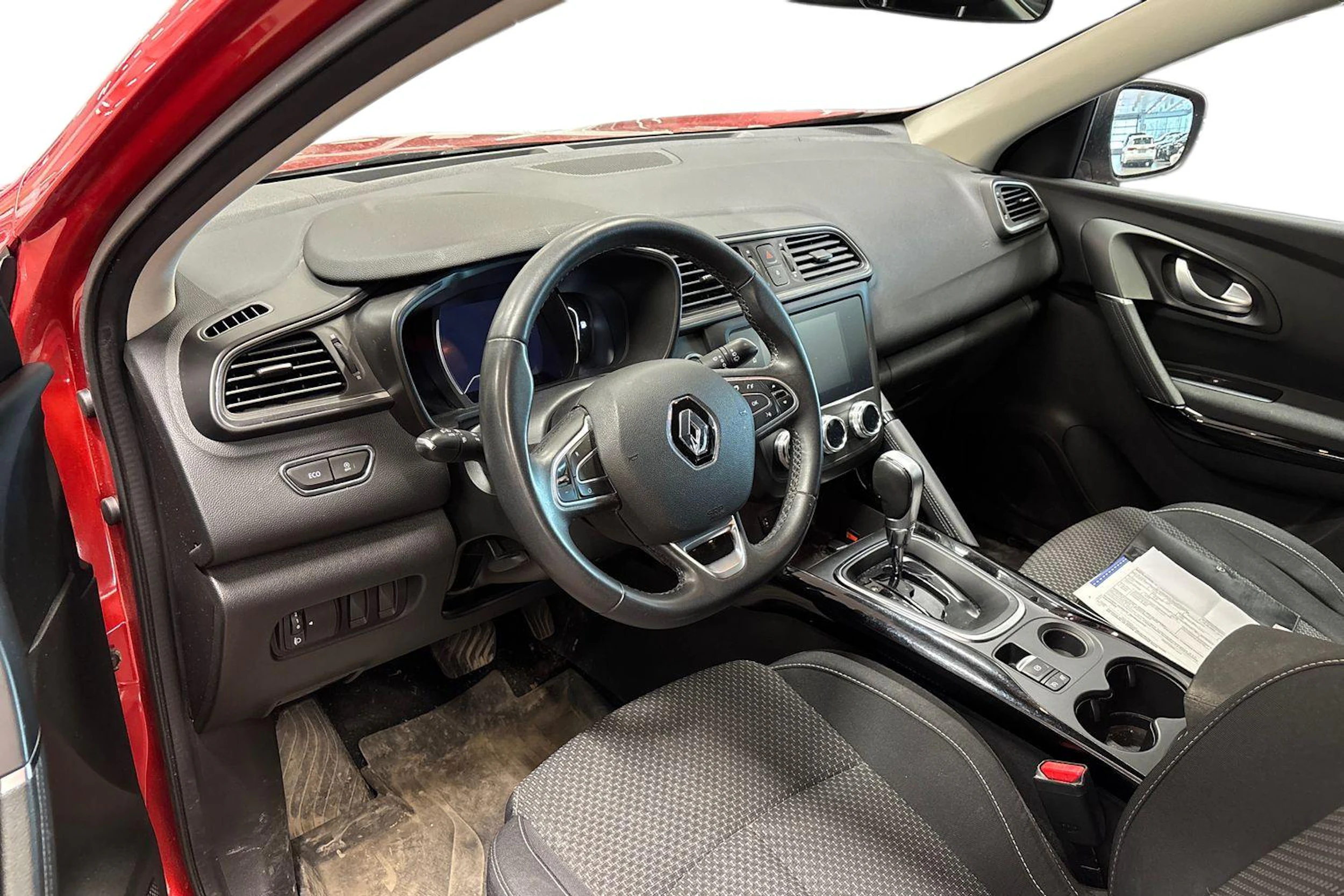 punainen Renault Kadjar 2019 kuva 3.