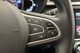 punainen Renault Kadjar 2019 kuva 18.