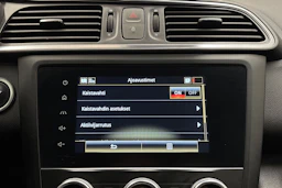 punainen Renault Kadjar 2019 kuva 22.