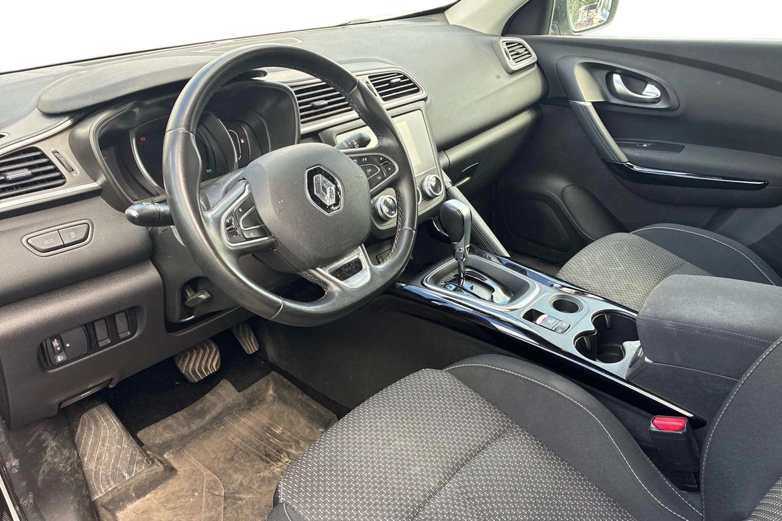 valkoinen Renault Kadjar 2020 kuva 3.