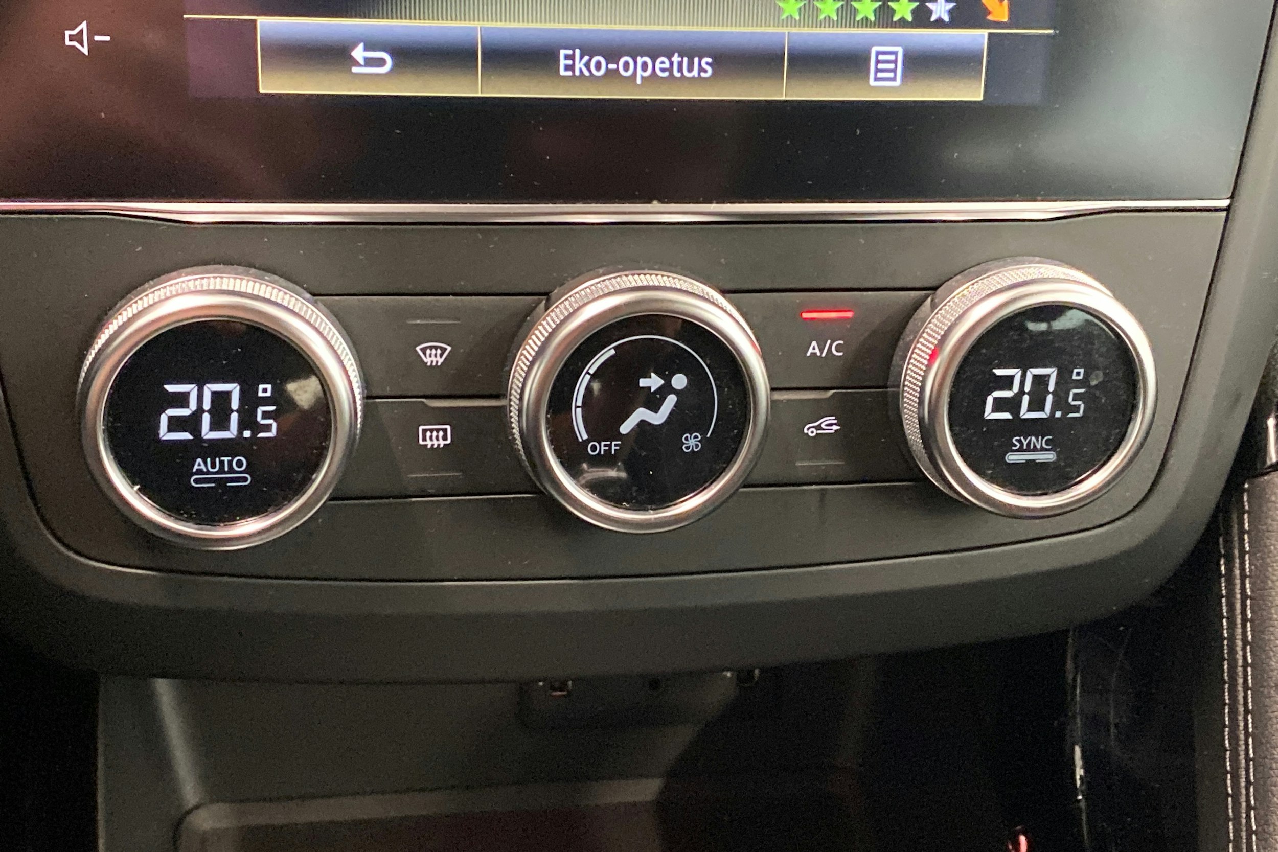 sininen Renault Kadjar 2020 kuva 21.