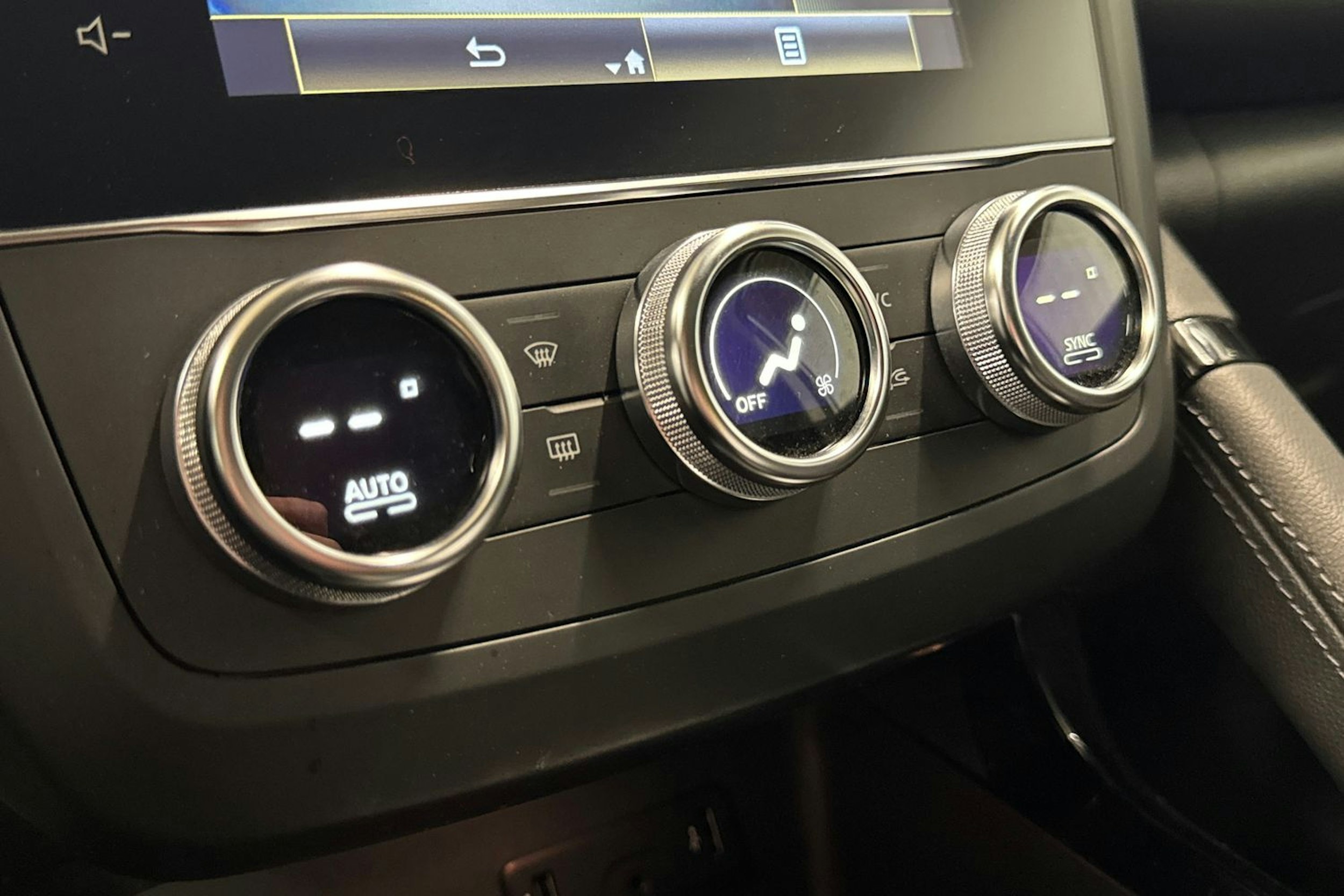 valkoinen Renault Kadjar 2022 kuva 19.