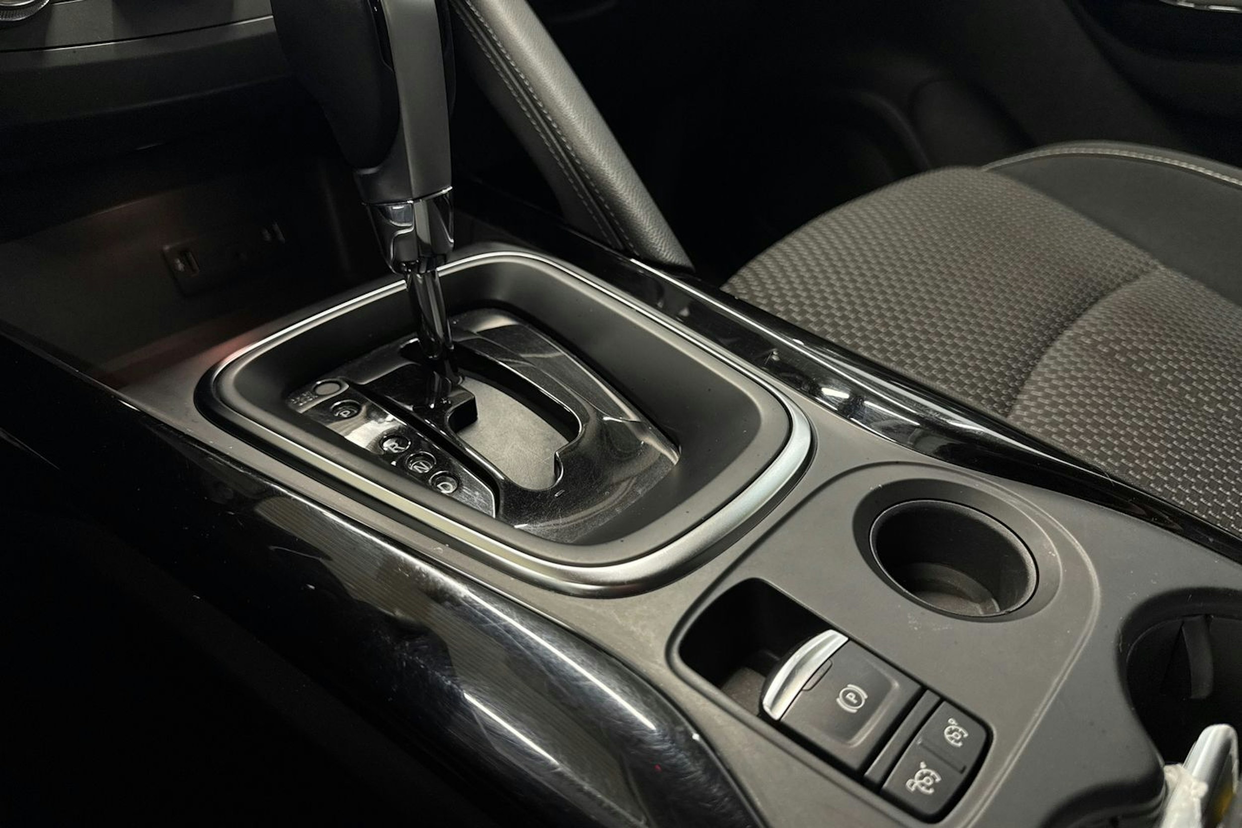 valkoinen Renault Kadjar 2022 kuva 20.