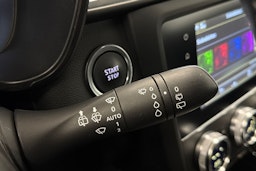 valkoinen Renault Kadjar 2022 kuva 24.