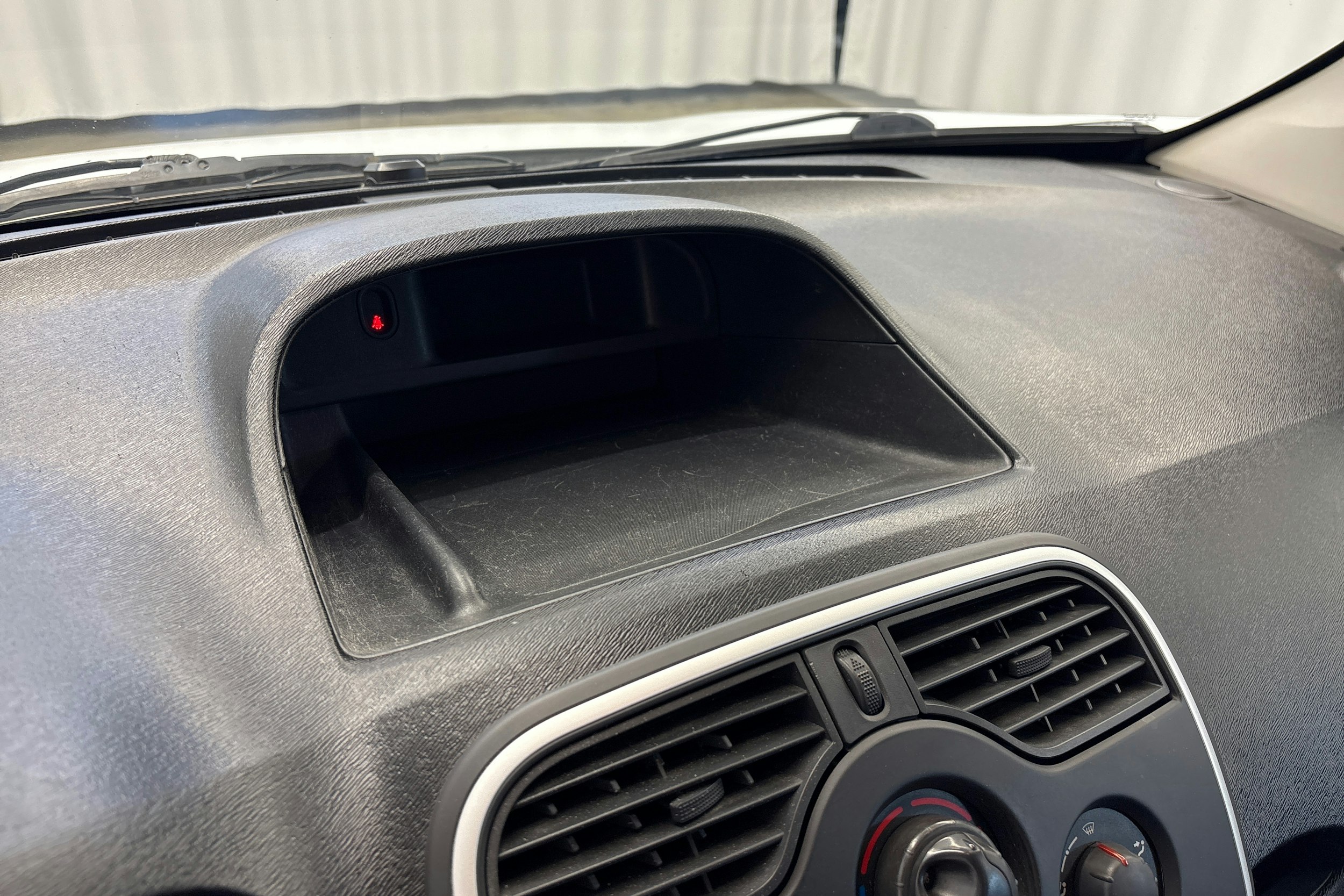 valkoinen Renault Kangoo 2016 kuva 12.