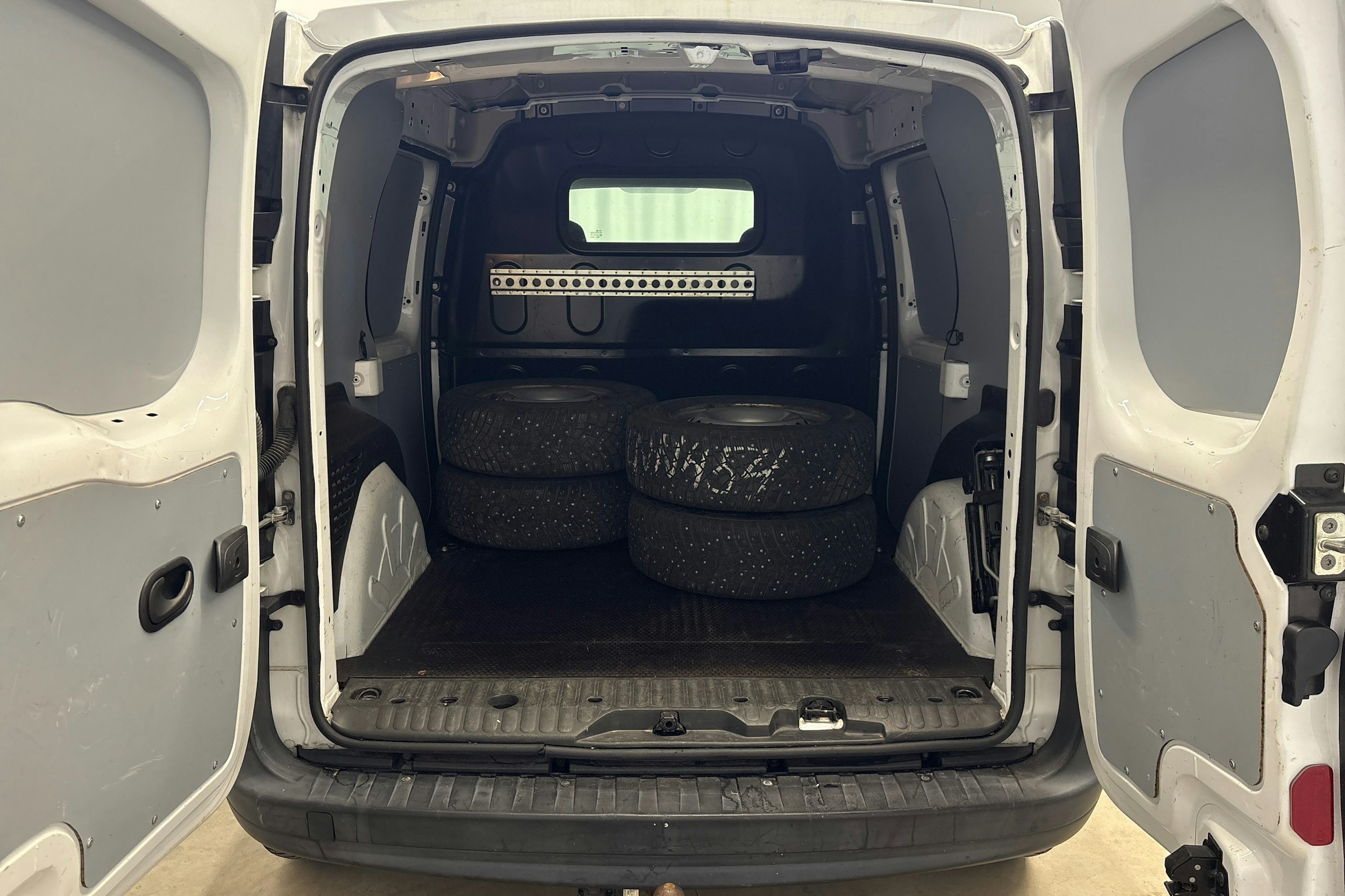 valkoinen Renault Kangoo 2016 kuva 15.