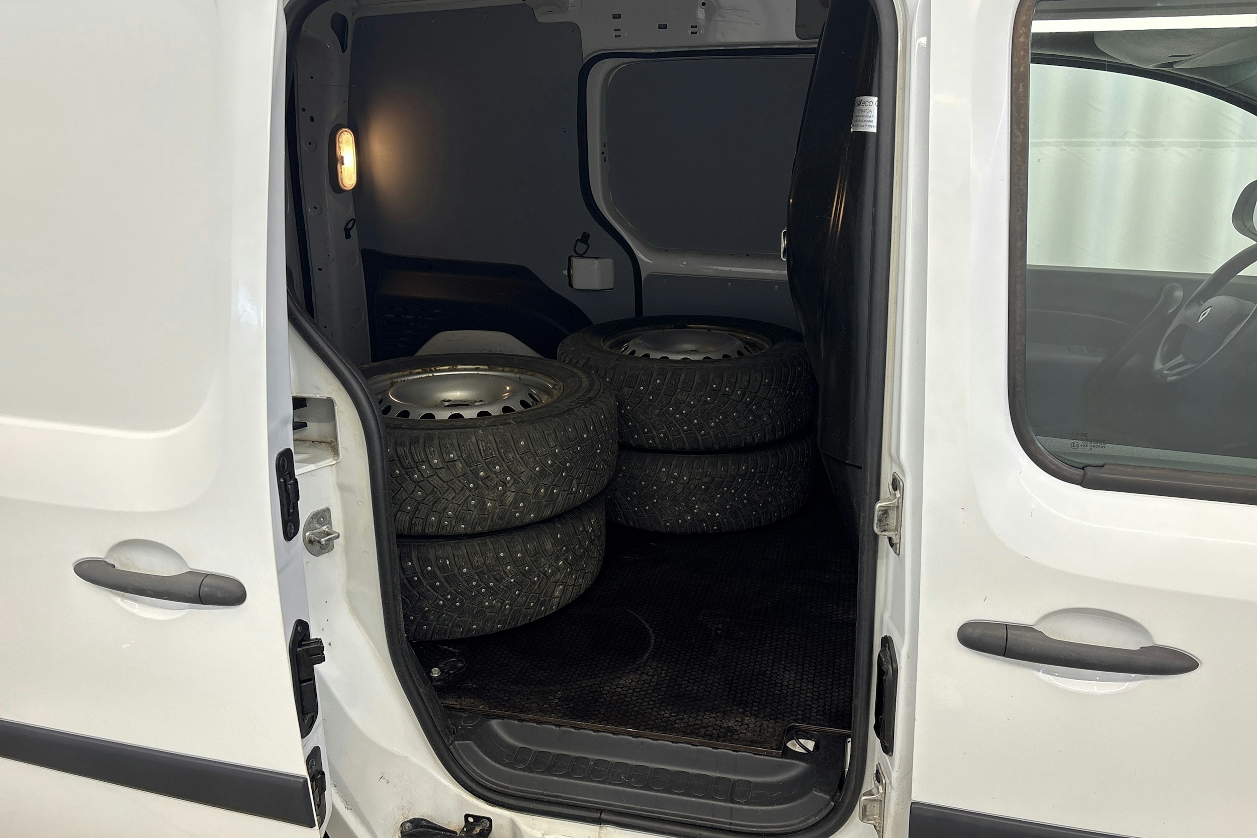 valkoinen Renault Kangoo 2016 kuva 17.