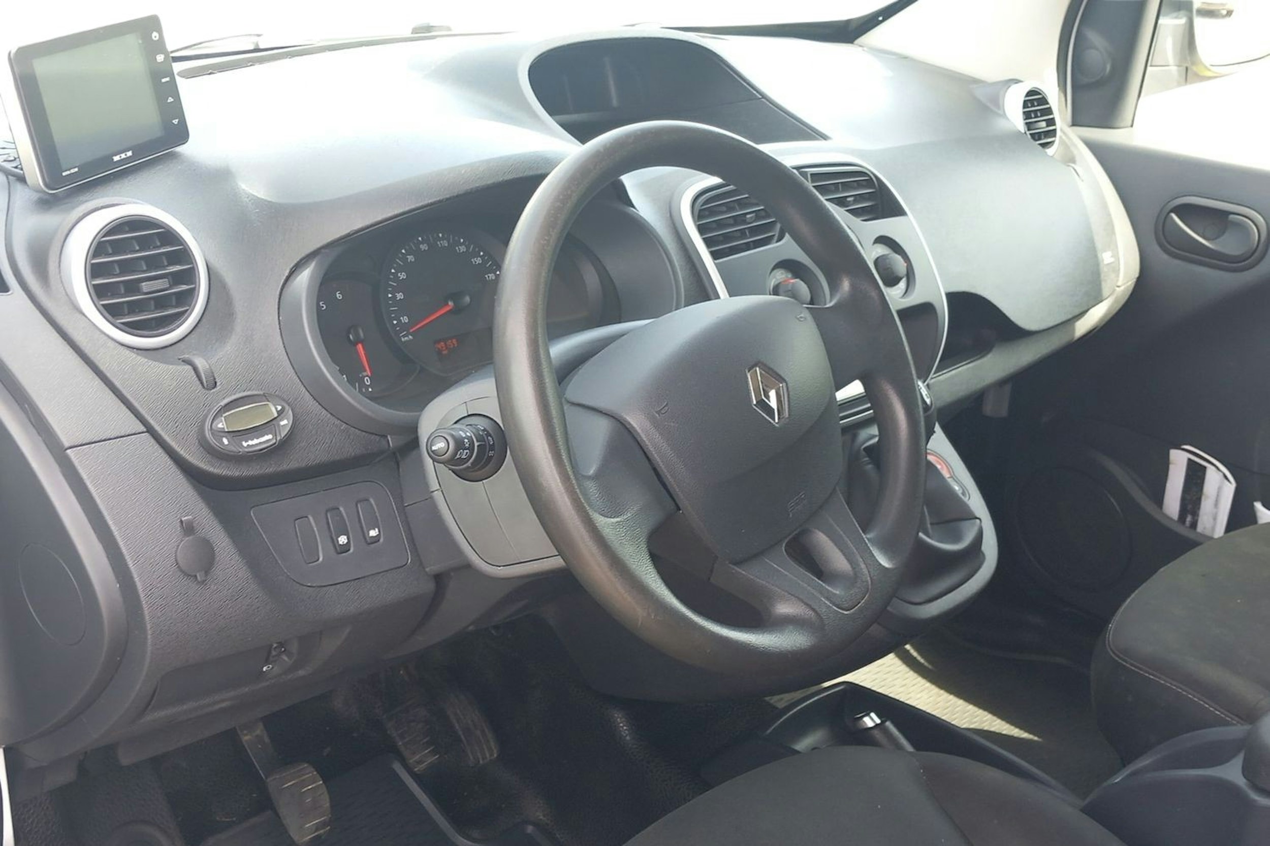 valkoinen Renault Kangoo 2016 kuva 7.