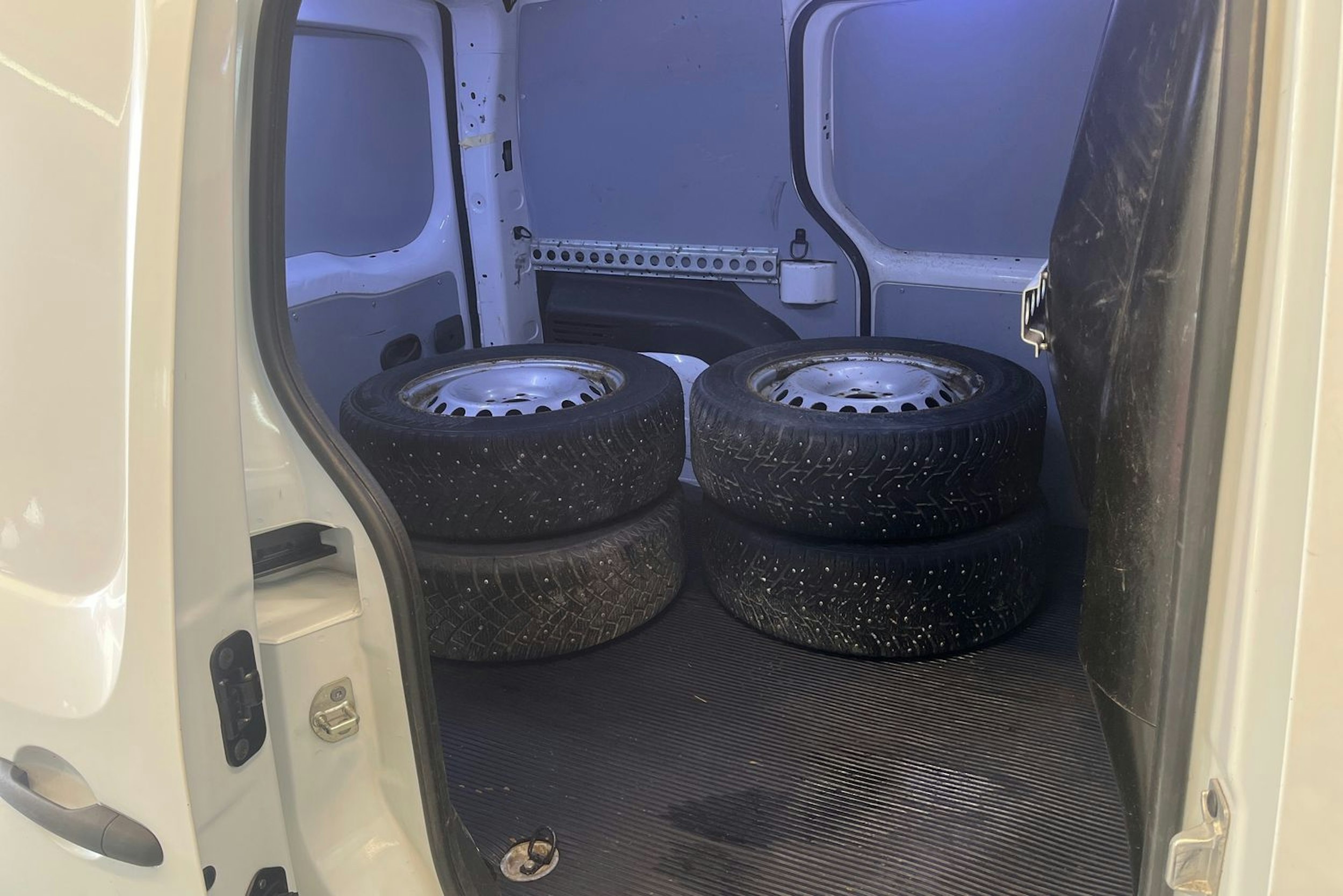 valkoinen Renault Kangoo 2016 kuva 13.