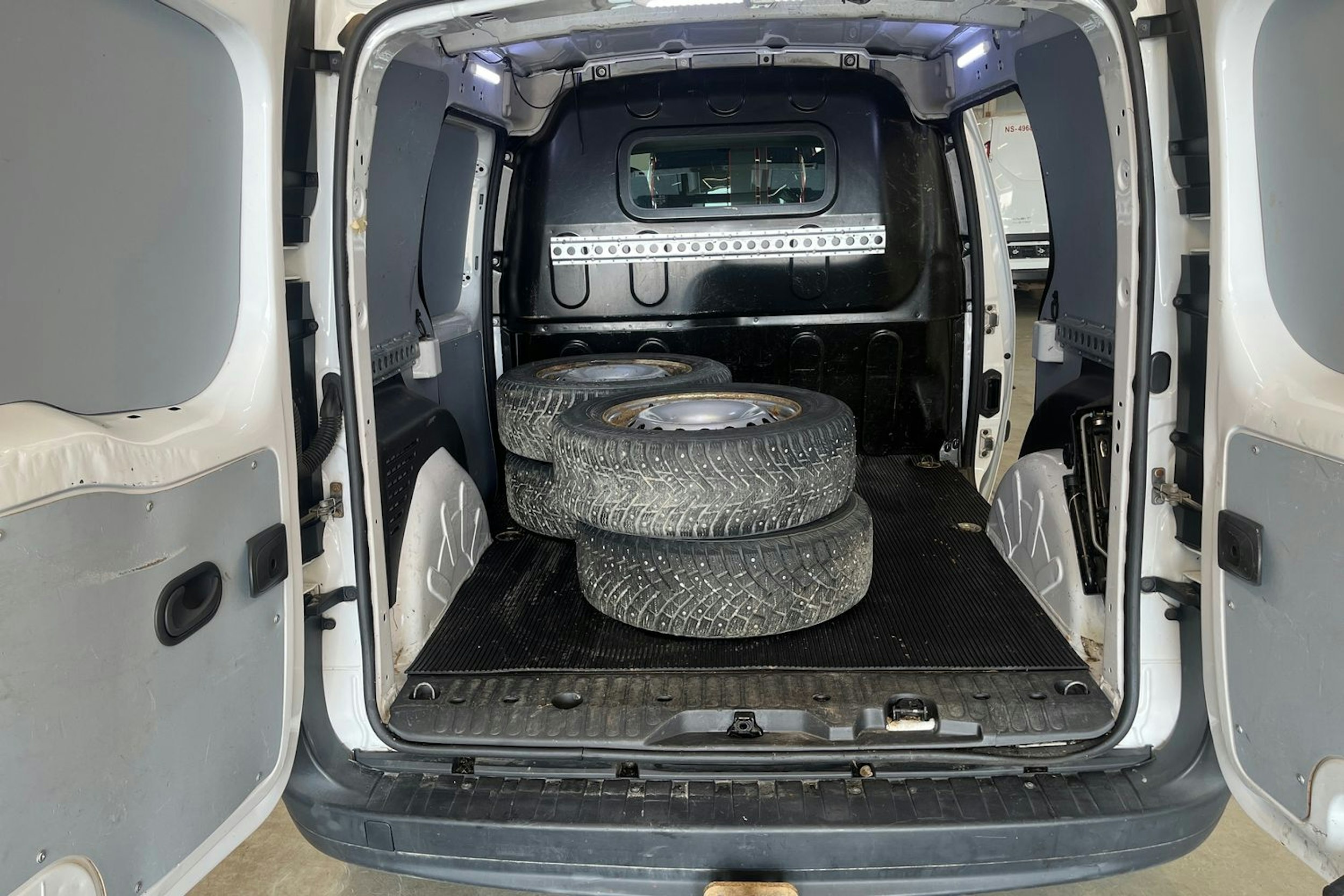valkoinen Renault Kangoo 2016 kuva 14.